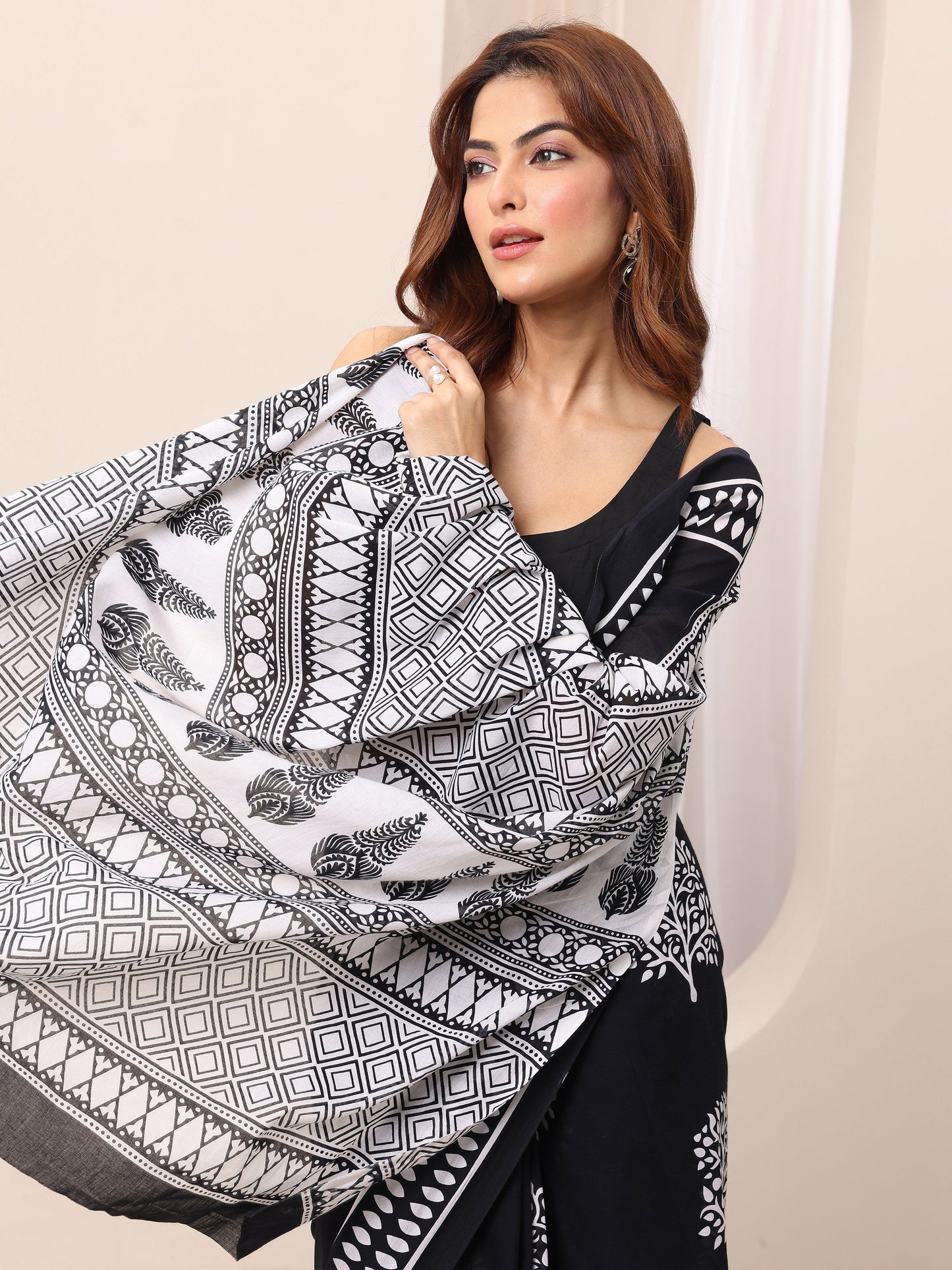 Black Printed Cotton Saree With Unstitched Blouse Piece