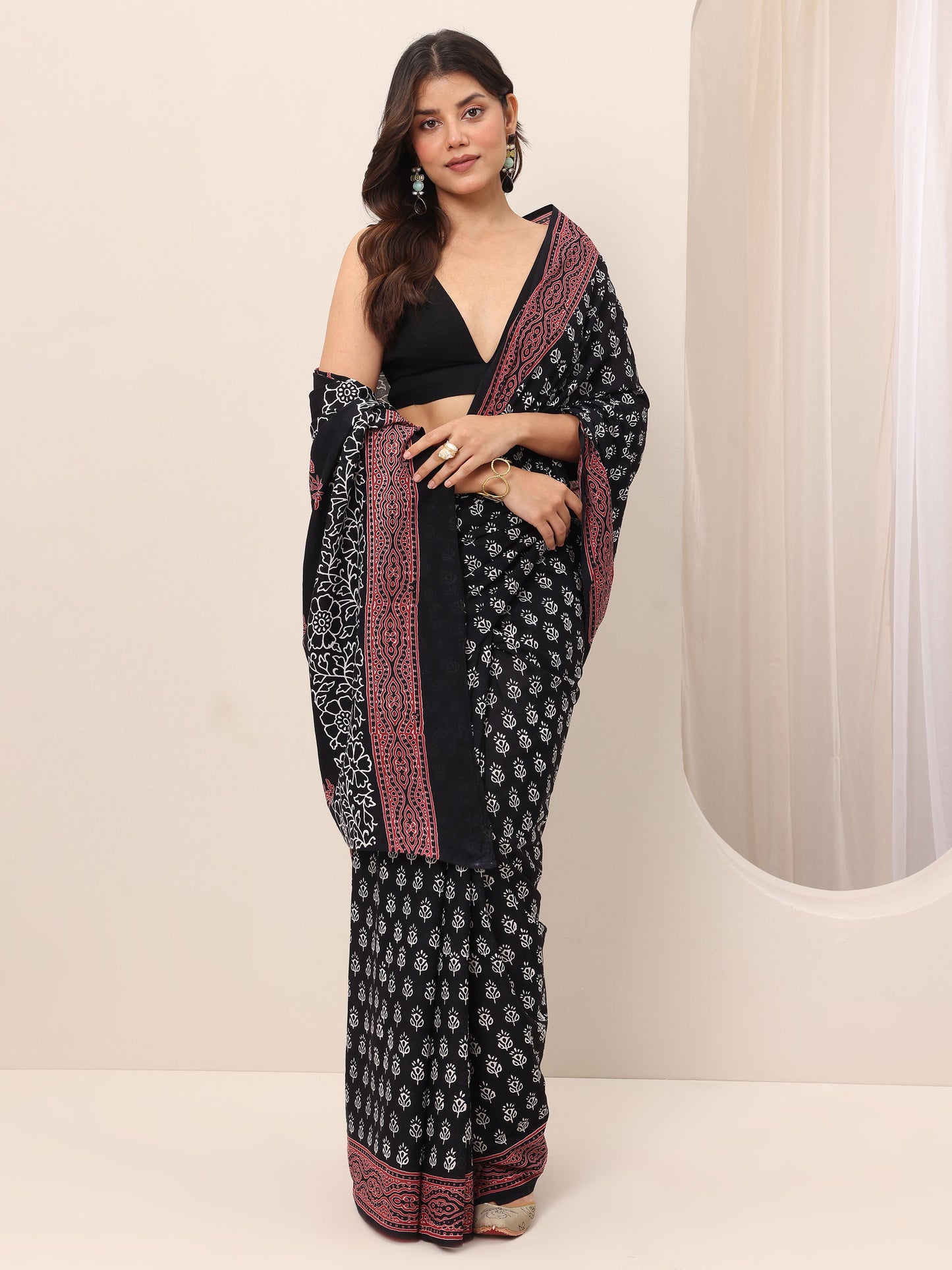Black Printed Cotton Saree With Unstitched Blouse Piece