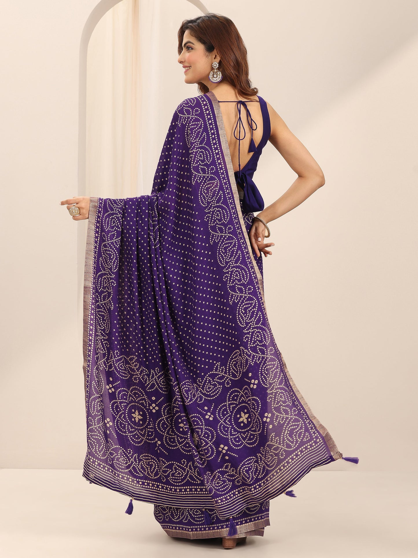 Purple Bandhani Printed Georgette Saree With Unstitched Blouse Piece
