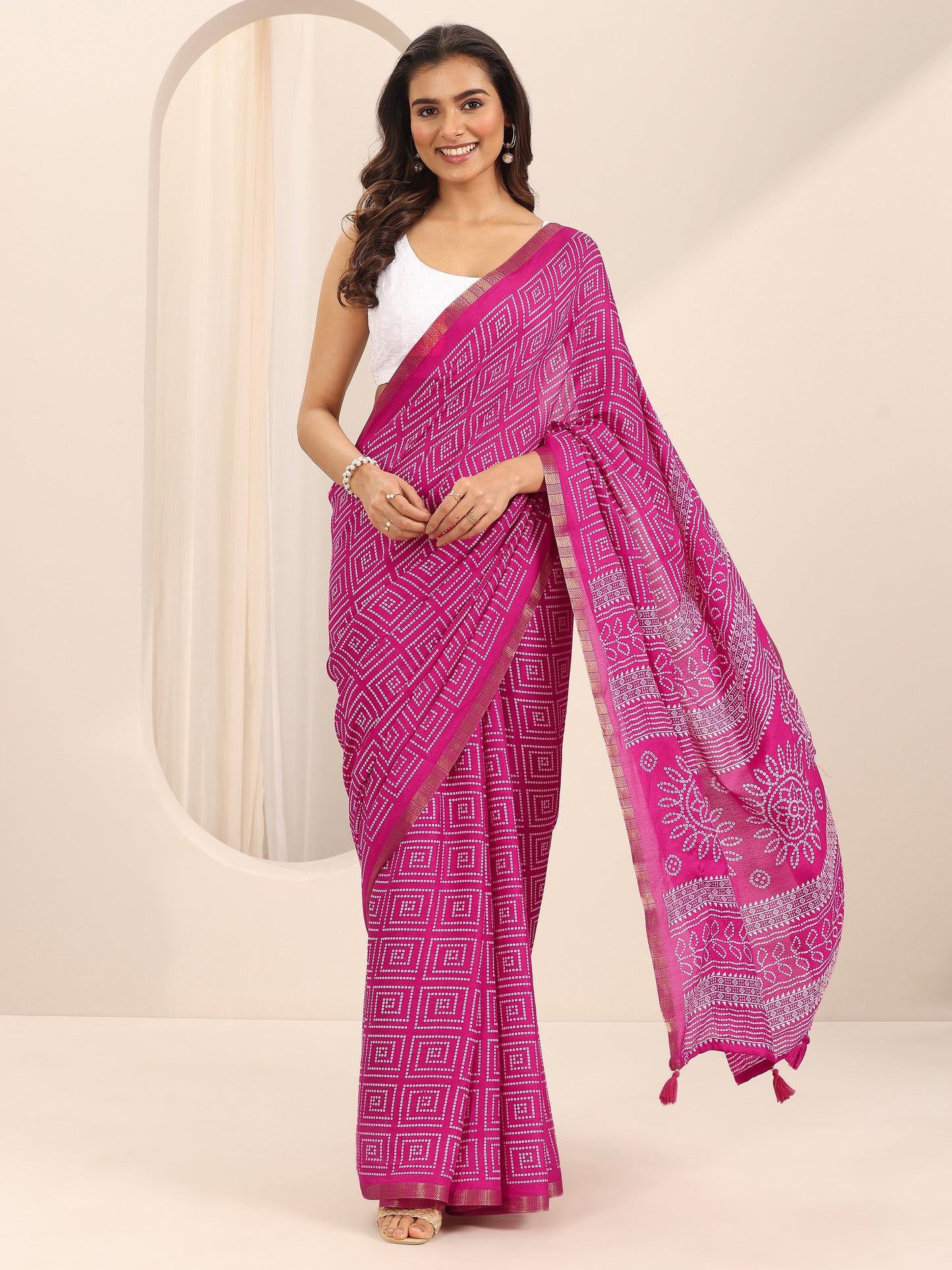 Pink Bandhani  Printed Georgette Saree With Unstitched Blouse Piece