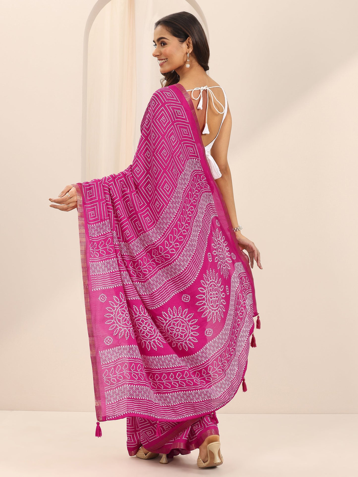 Pink Bandhani  Printed Georgette Saree With Unstitched Blouse Piece