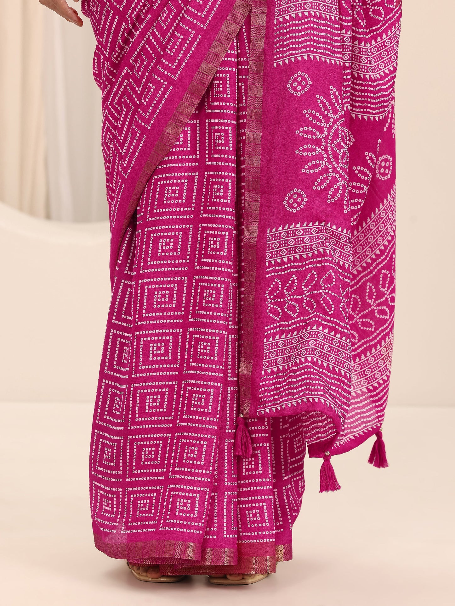 Pink Bandhani  Printed Georgette Saree With Unstitched Blouse Piece