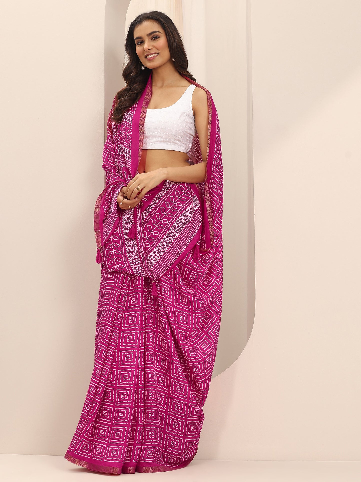 Pink Bandhani  Printed Georgette Saree With Unstitched Blouse Piece
