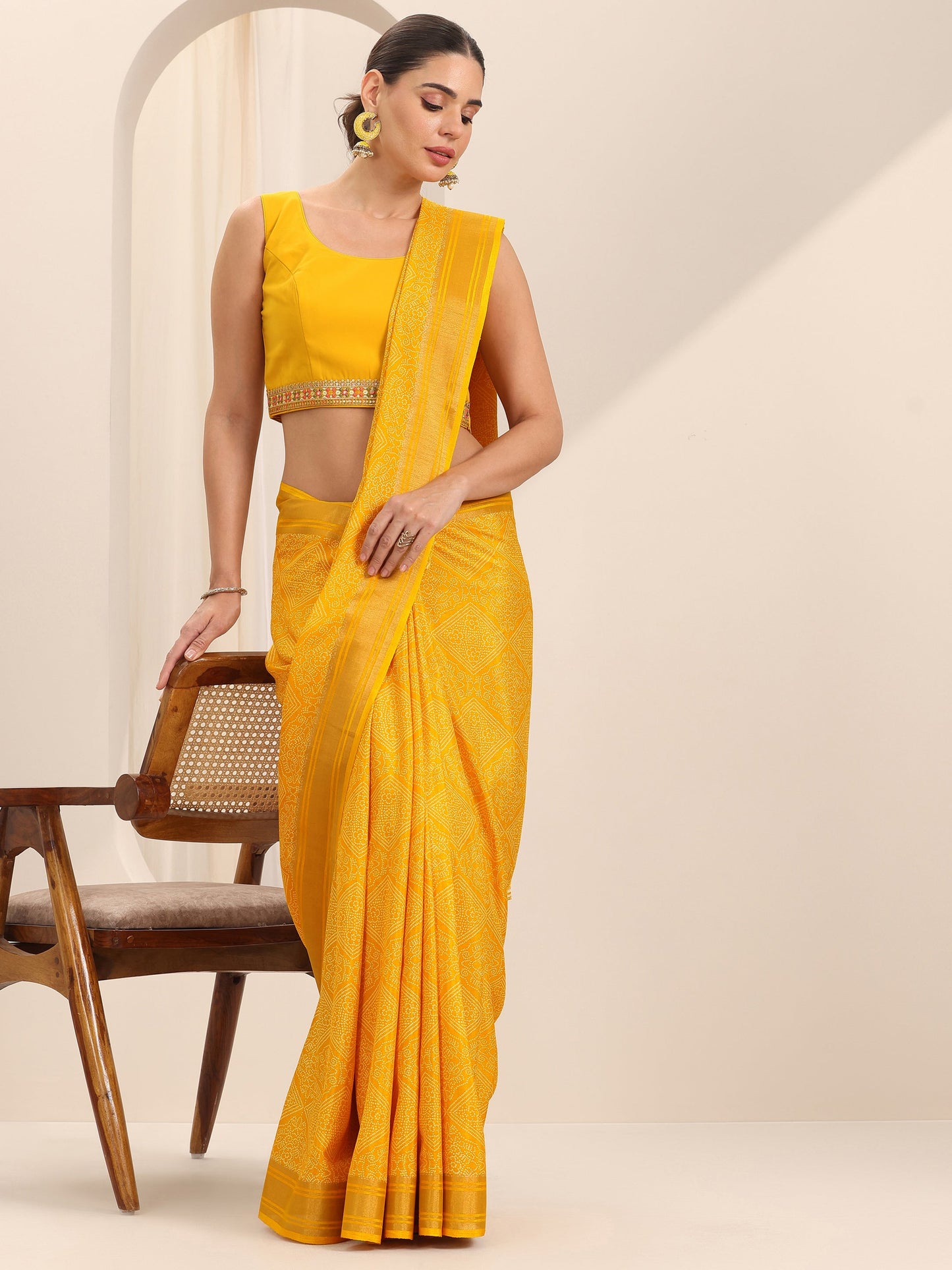 Yellow Printed Silk Blend Saree With Unstitched Blouse Piece