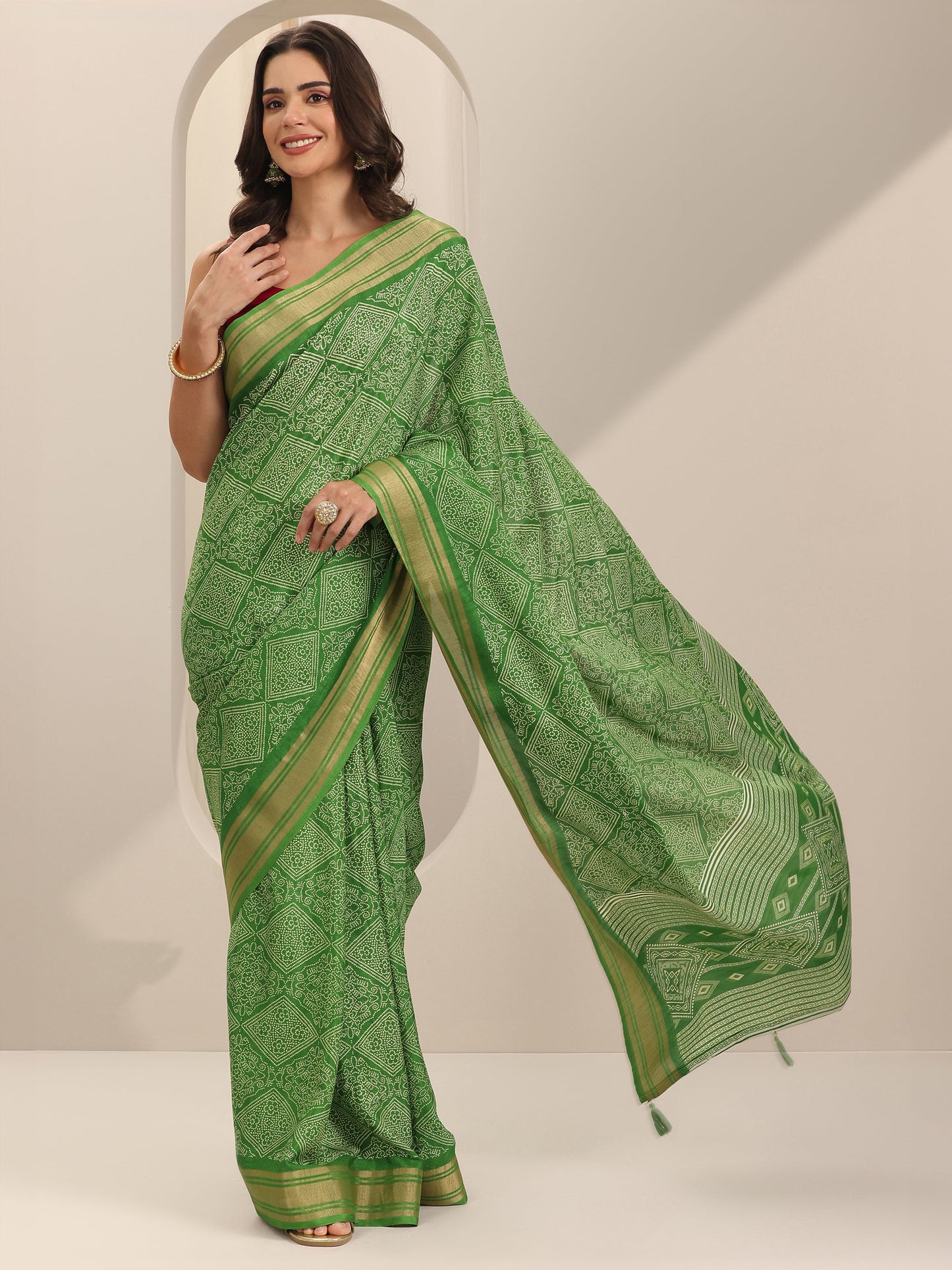 Green Printed Silk Blend Saree With Unstitched Blouse Piece