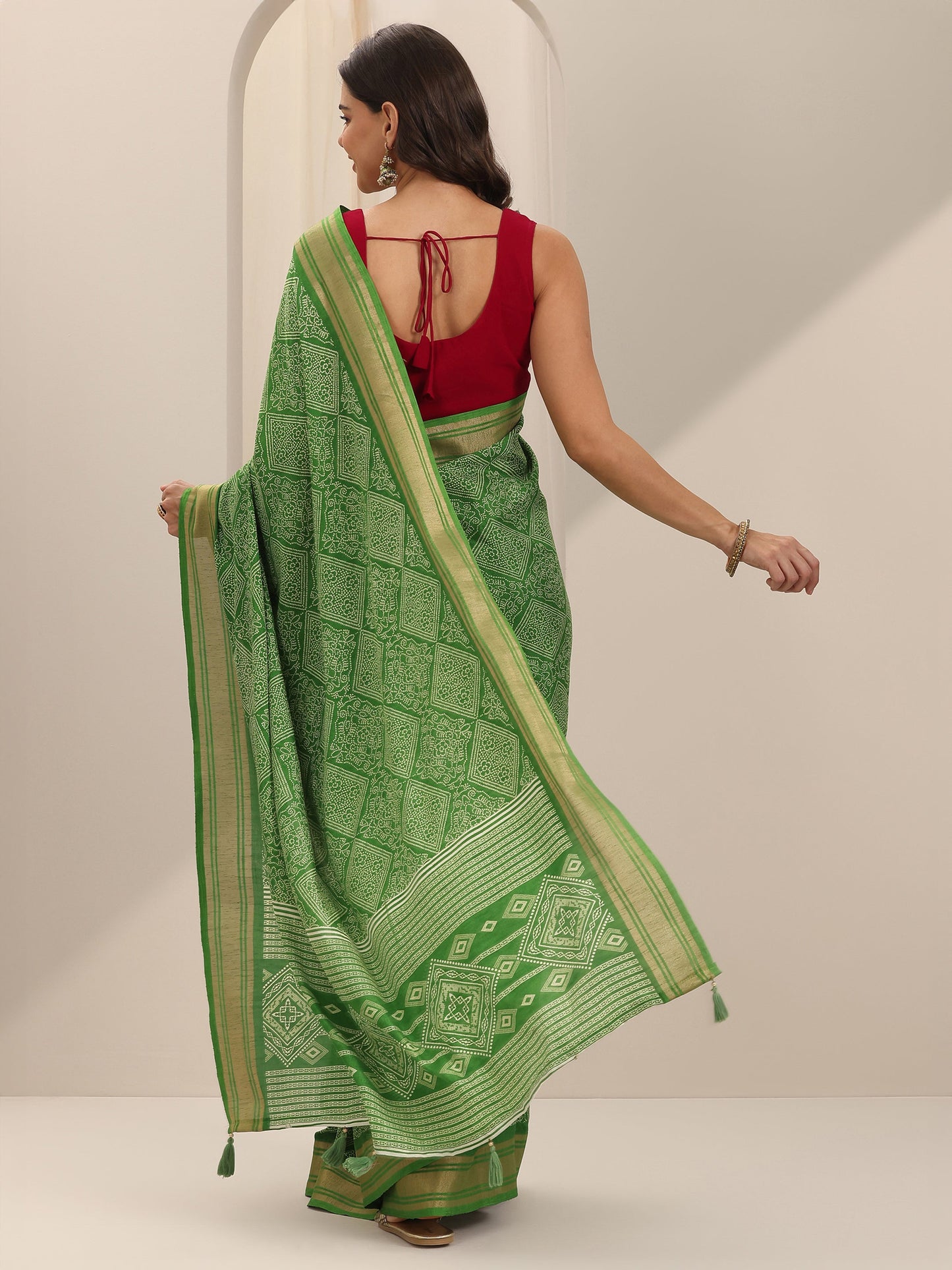 Green Printed Silk Blend Saree With Unstitched Blouse Piece
