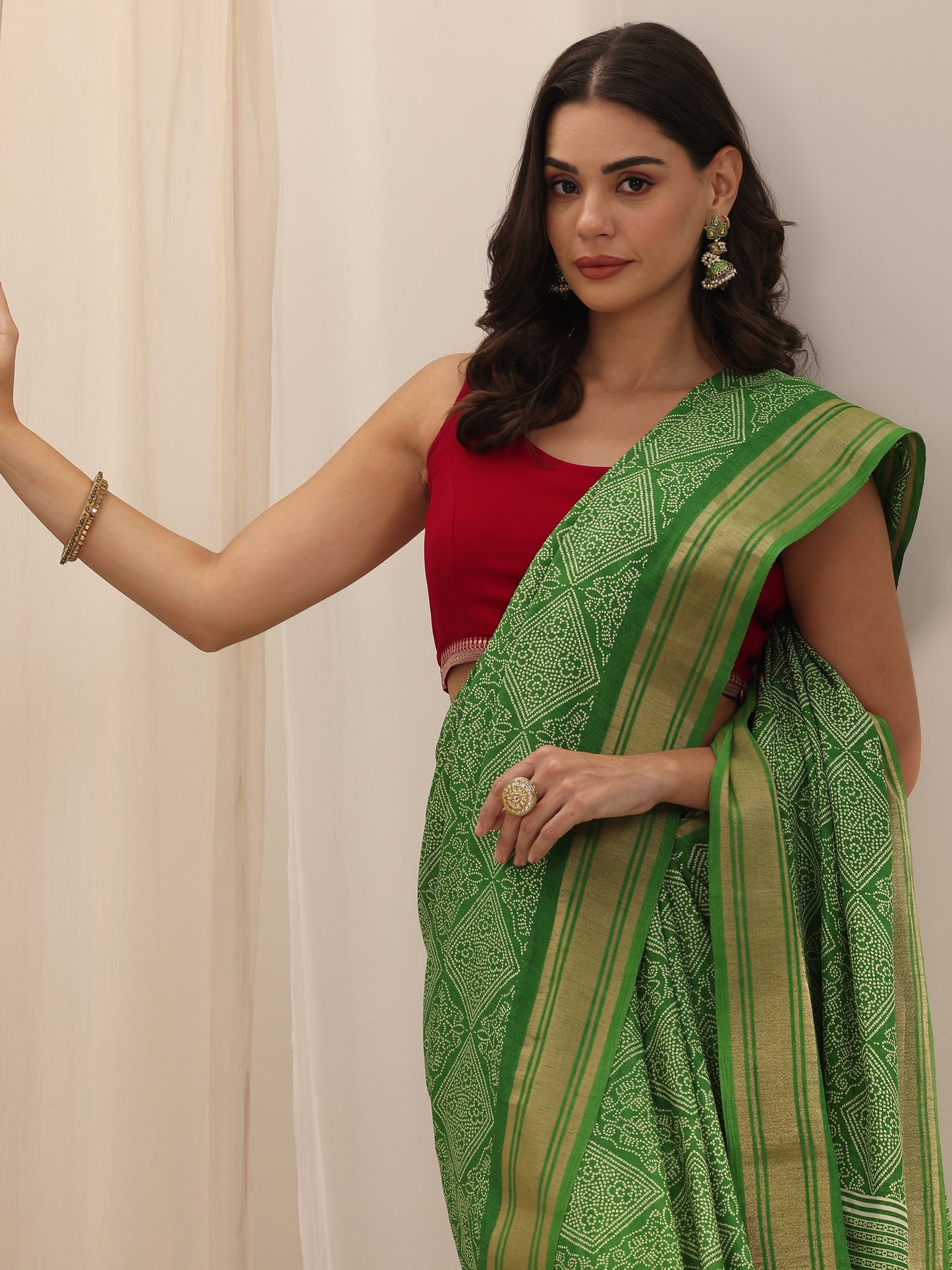Green Printed Silk Blend Saree With Unstitched Blouse Piece