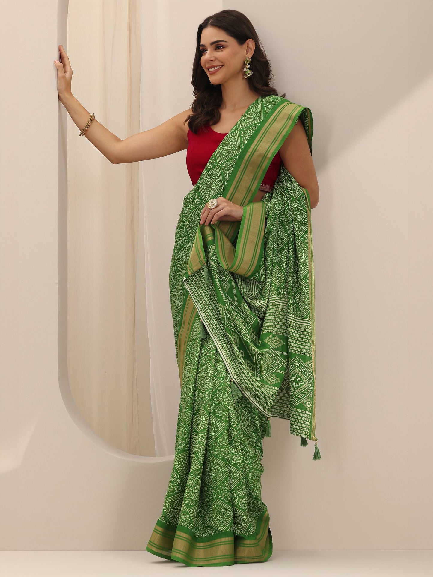Green Printed Silk Blend Saree With Unstitched Blouse Piece