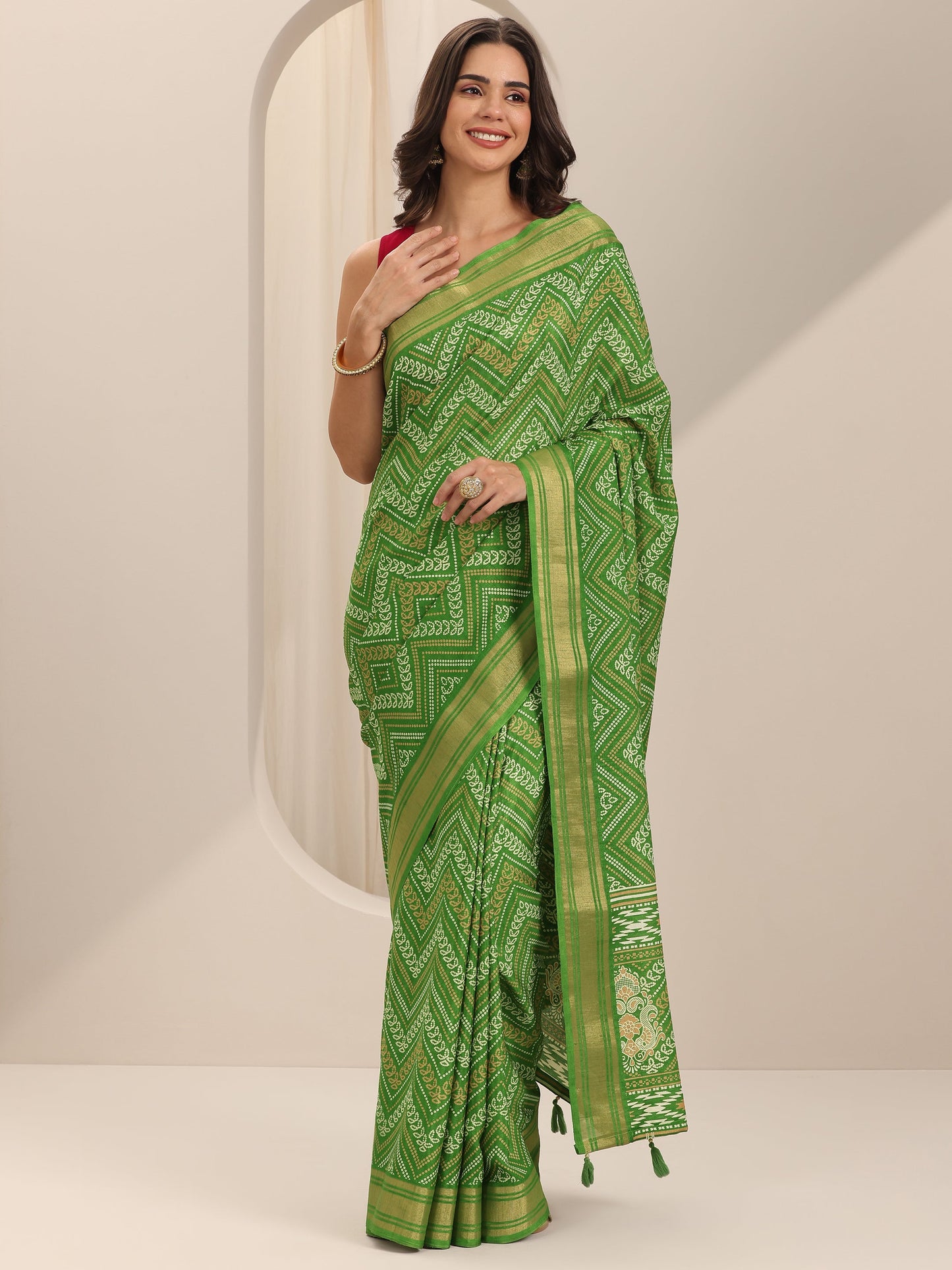 Green Printed Silk Blend Saree With Unstitched Blouse Piece