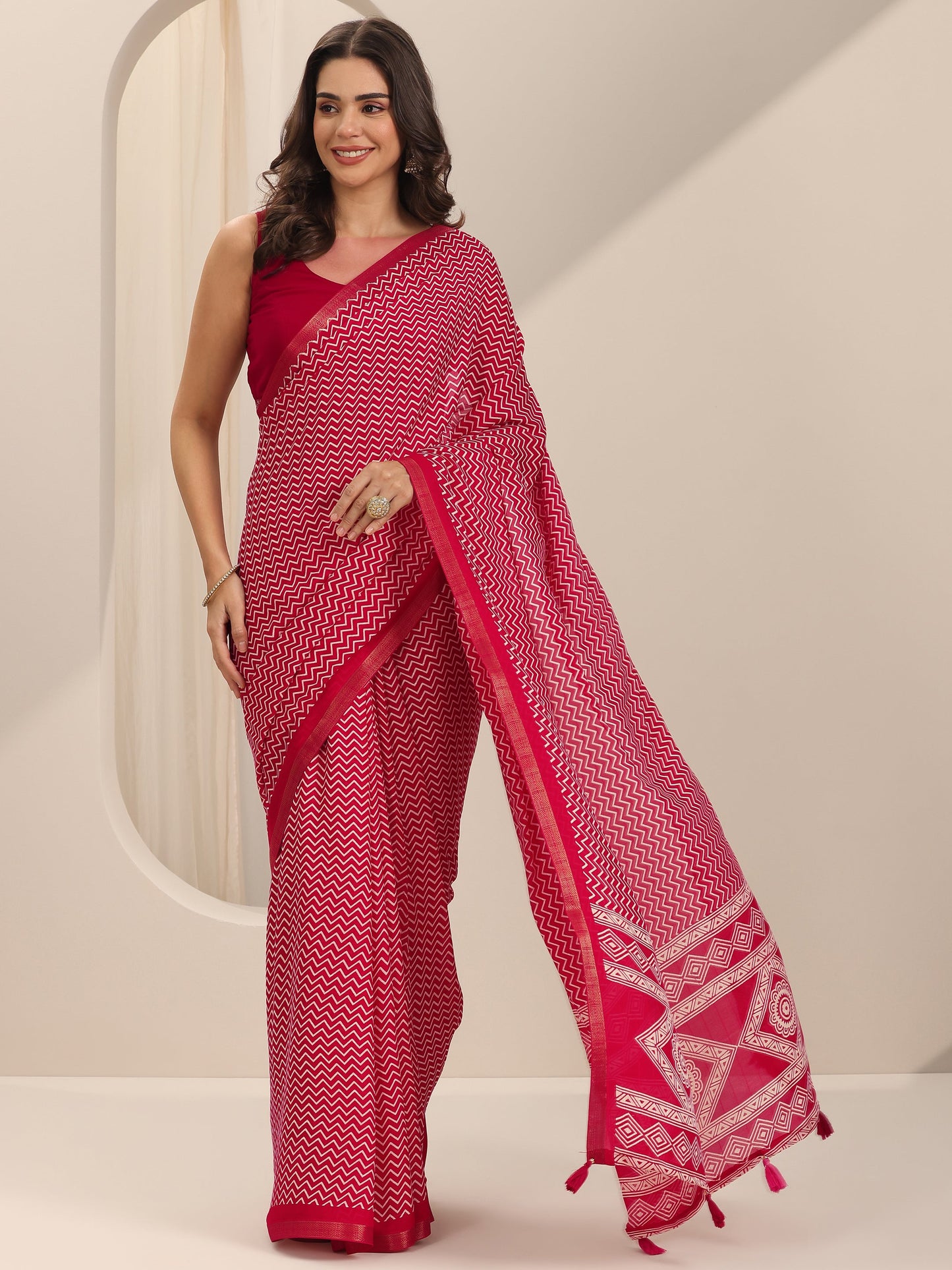 Red Printed Georgette Saree With Unstitched Blouse Piece