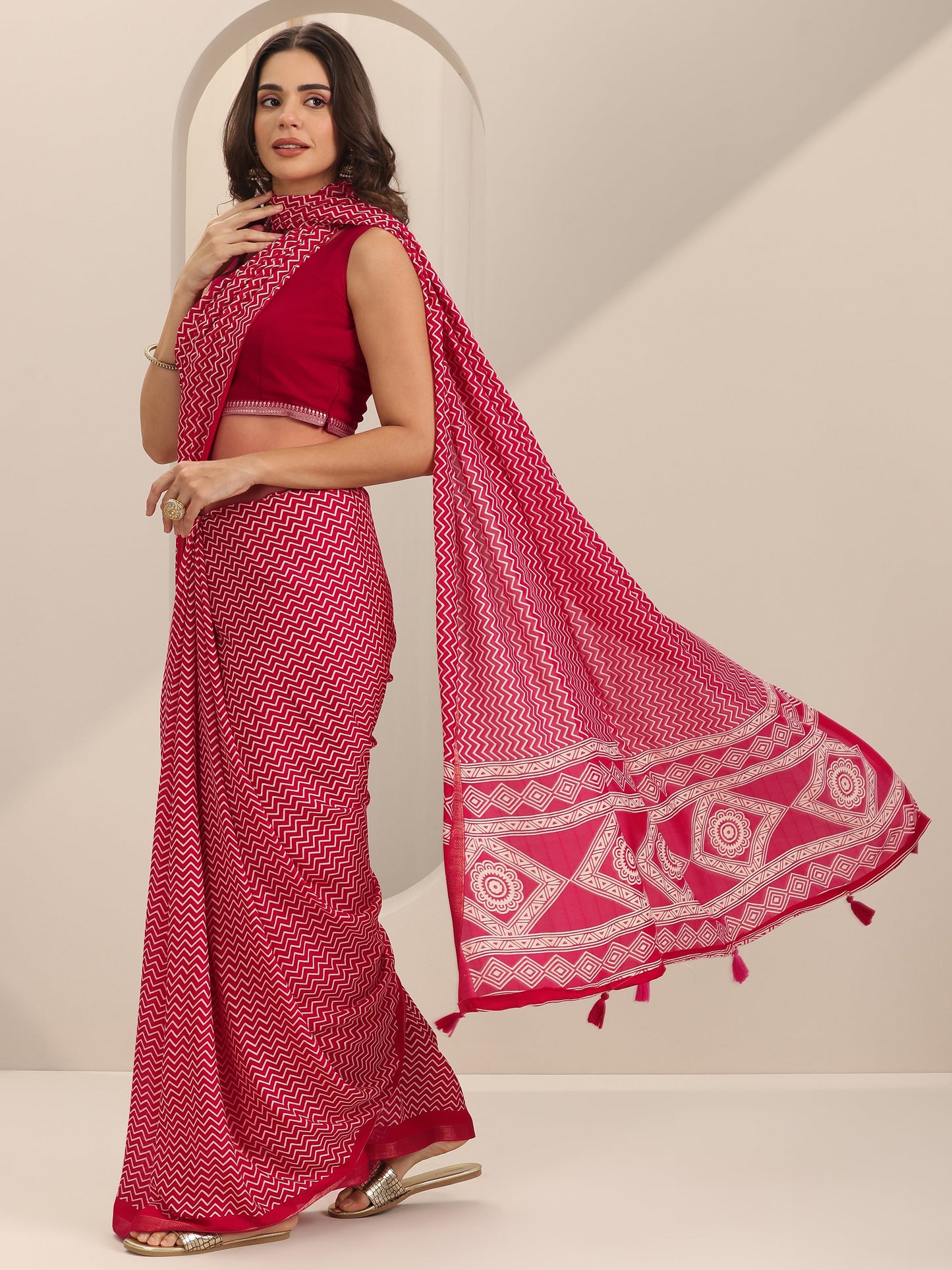 Red Printed Georgette Saree With Unstitched Blouse Piece