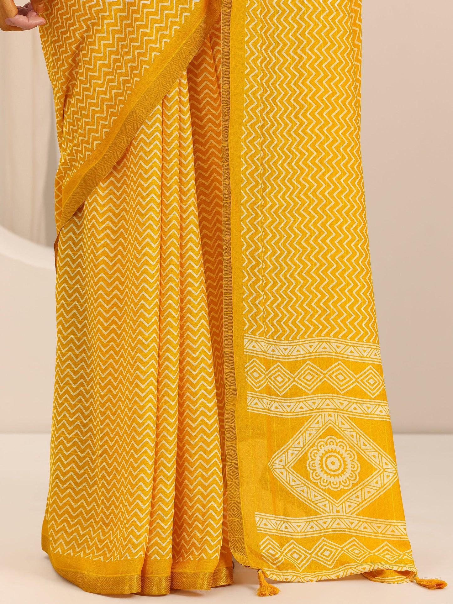 Yellow Printed Georgette Saree With Unstitched Blouse Piece