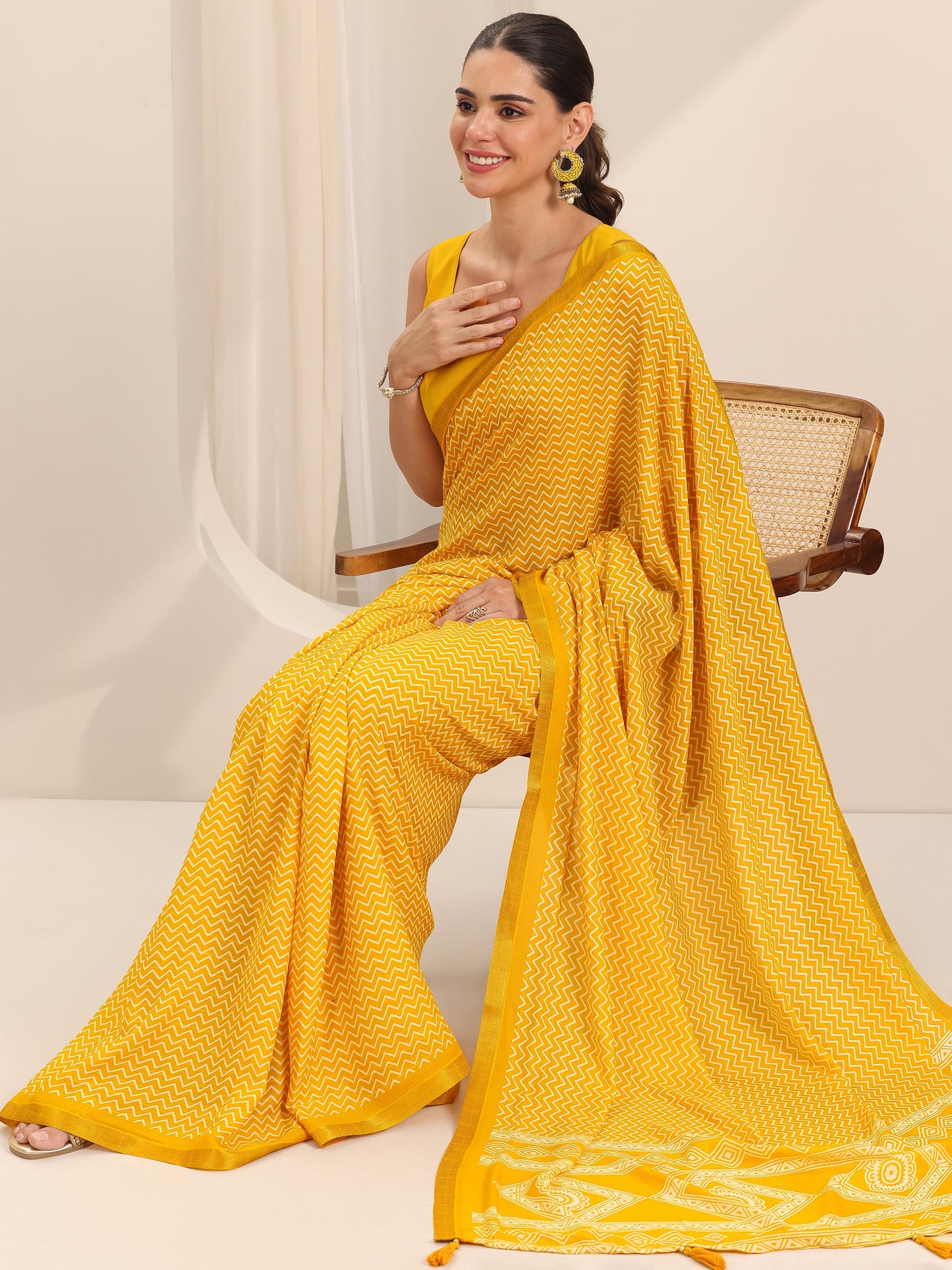Yellow Printed Georgette Saree With Unstitched Blouse Piece