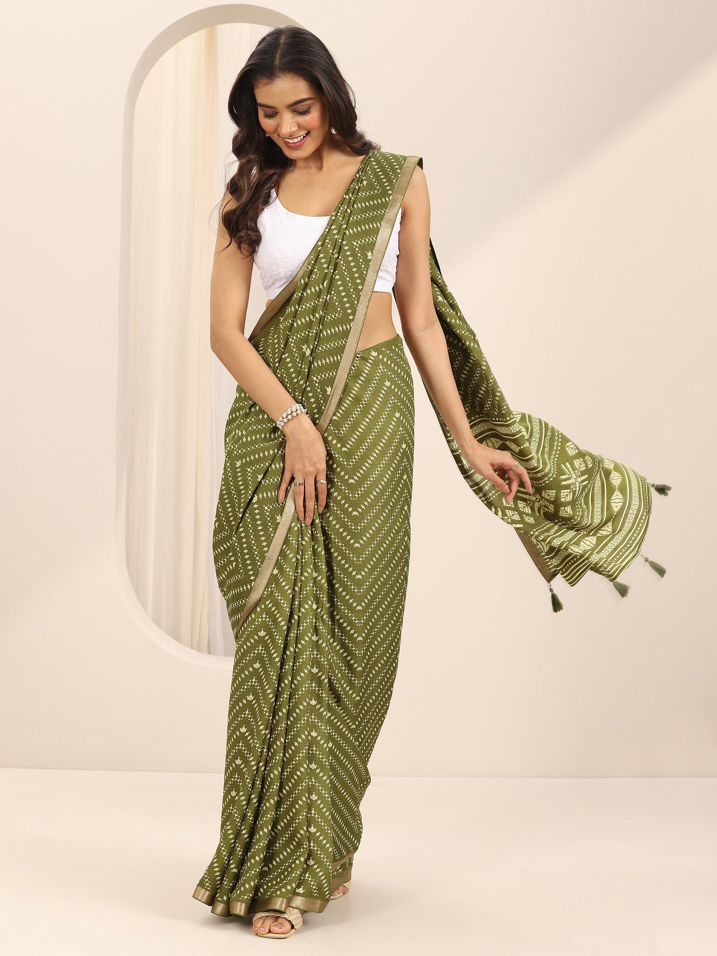 Green Printed Georgette Saree With Unstitched Blouse Piece