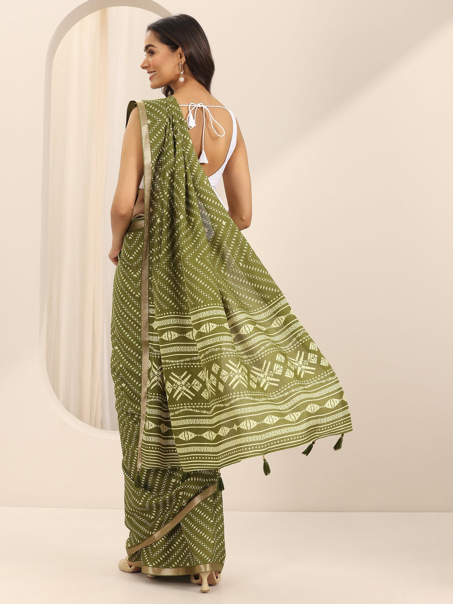 Green Printed Georgette Saree With Unstitched Blouse Piece