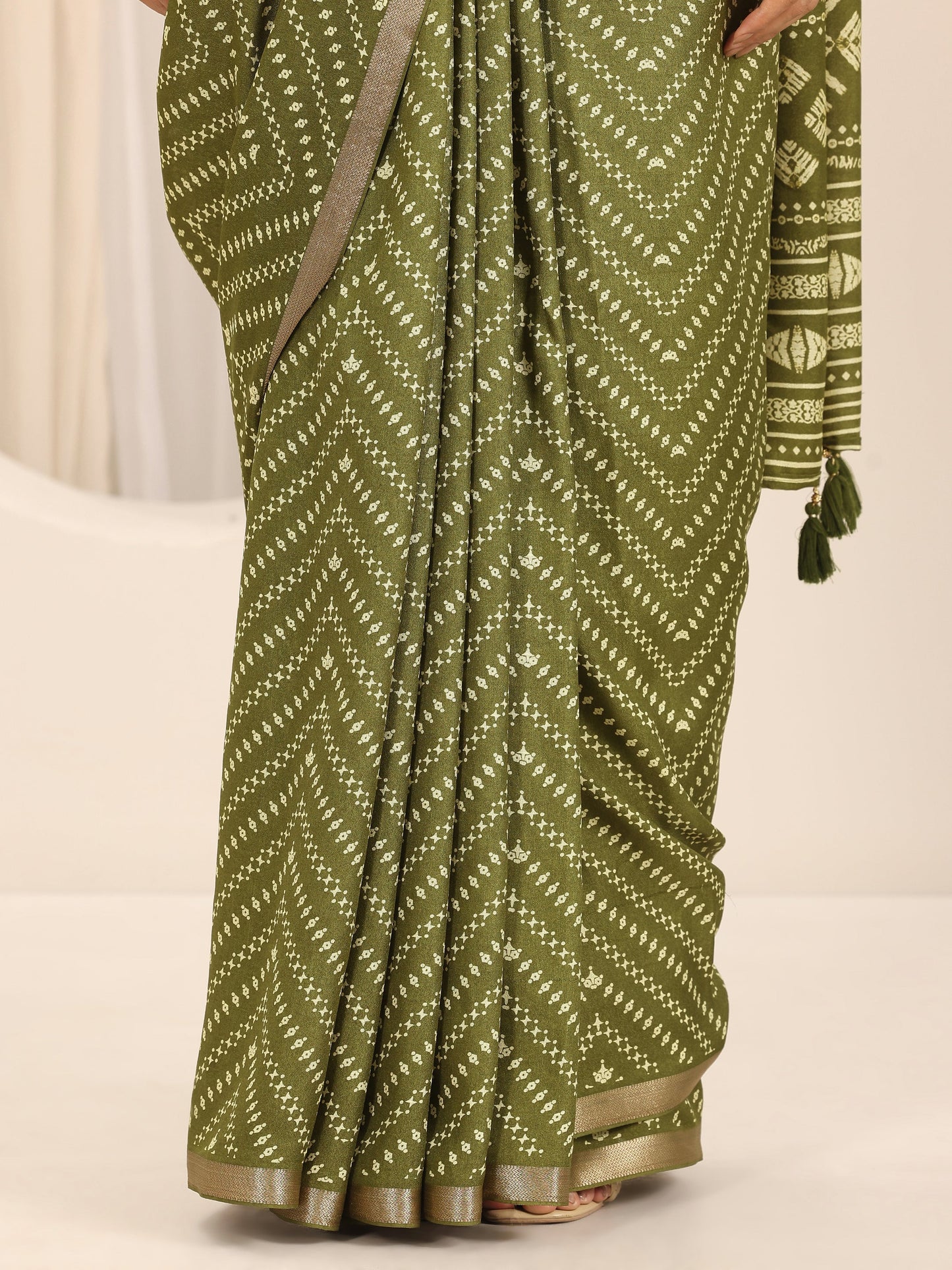 Green Printed Georgette Saree With Unstitched Blouse Piece