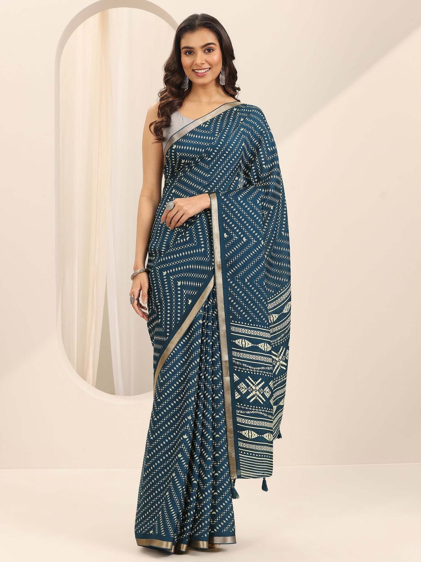 Teal Printed Georgette Saree With Unstitched Blouse Piece