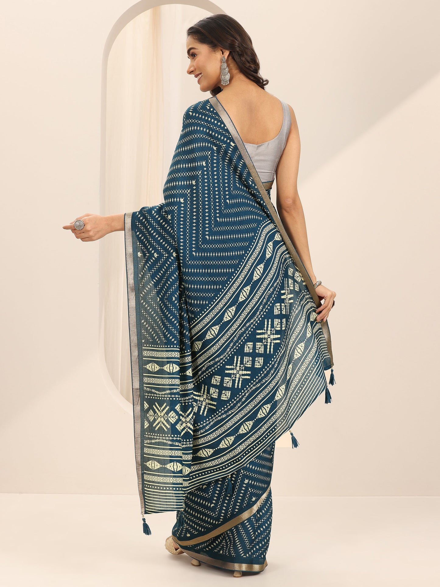Teal Printed Georgette Saree With Unstitched Blouse Piece