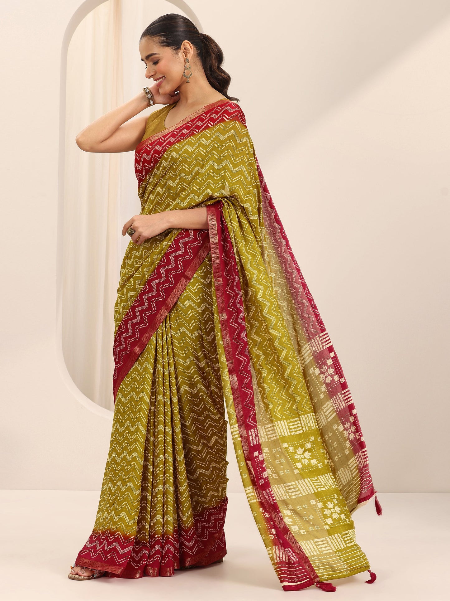 Mustard Printed Georgette Saree With Unstitched Blouse Piece