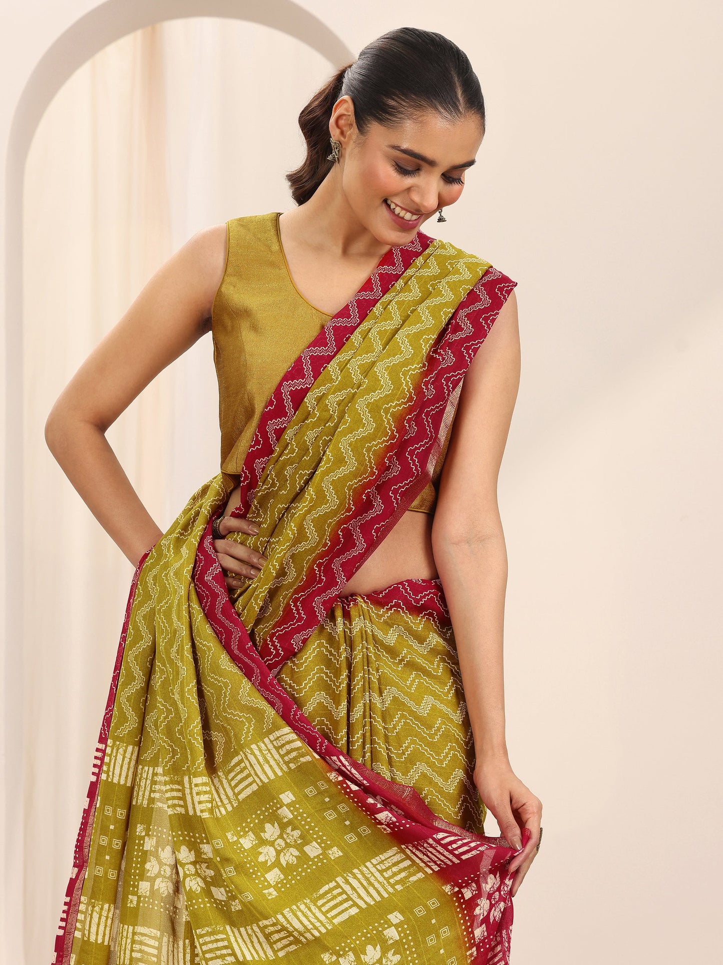 Mustard Printed Georgette Saree With Unstitched Blouse Piece