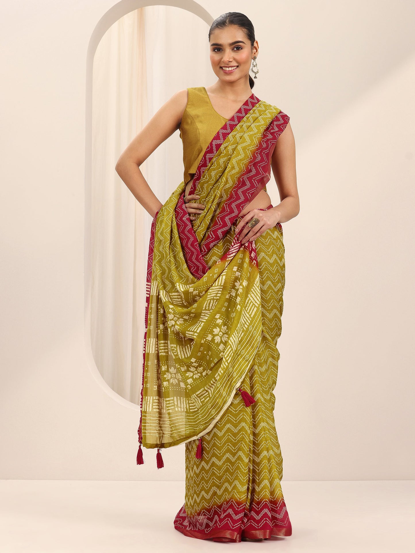 Mustard Printed Georgette Saree With Unstitched Blouse Piece