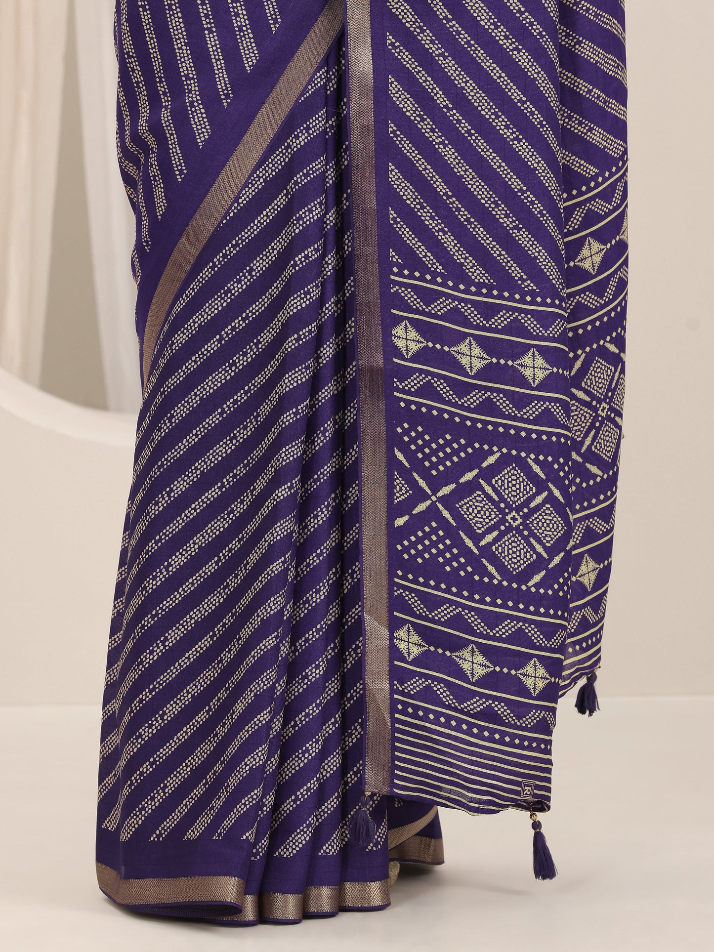 Purple Printed Georgette Saree With Unstitched Blouse Piece