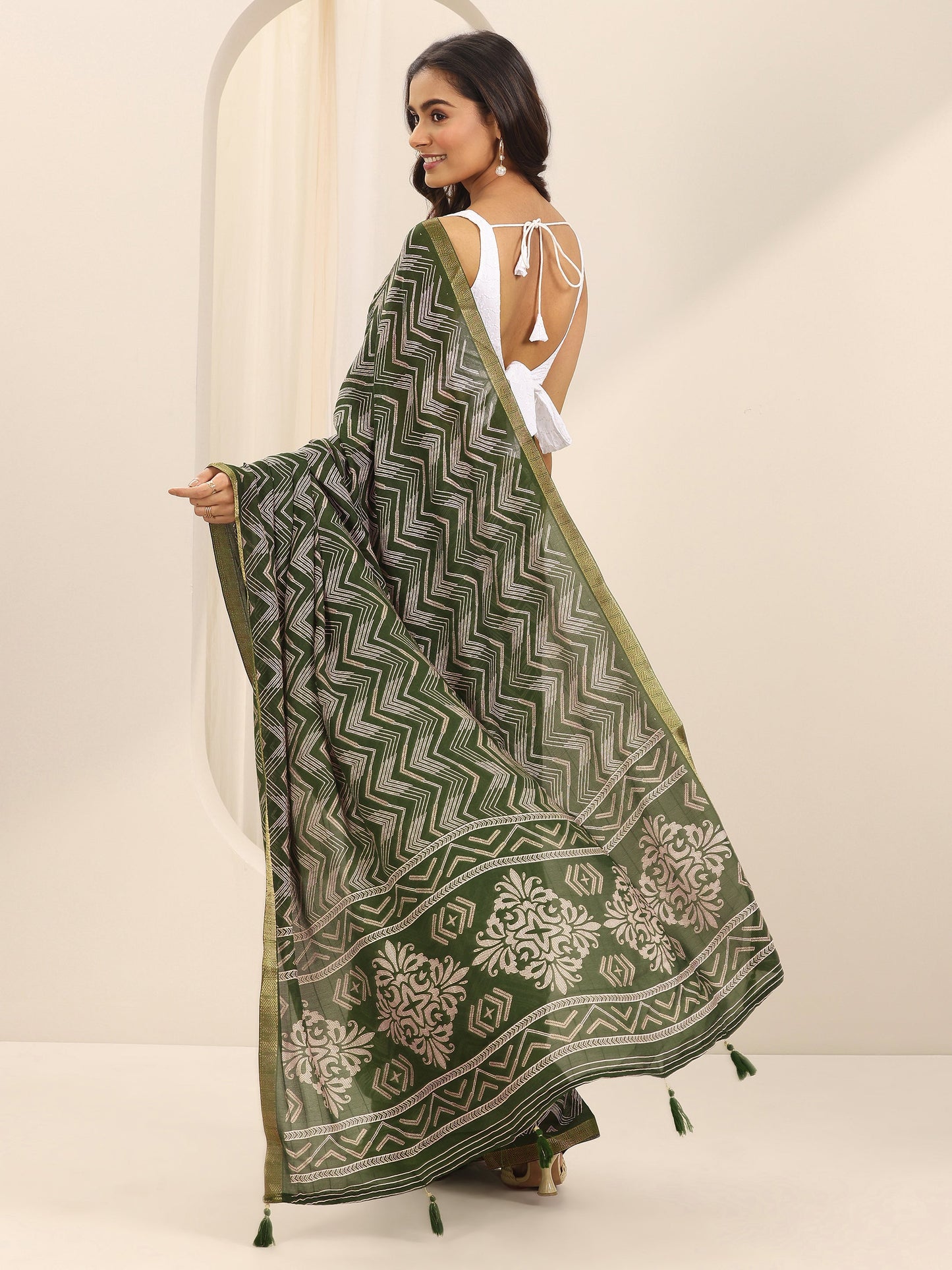 Green Printed Georgette Saree With Unstitched Blouse Piece
