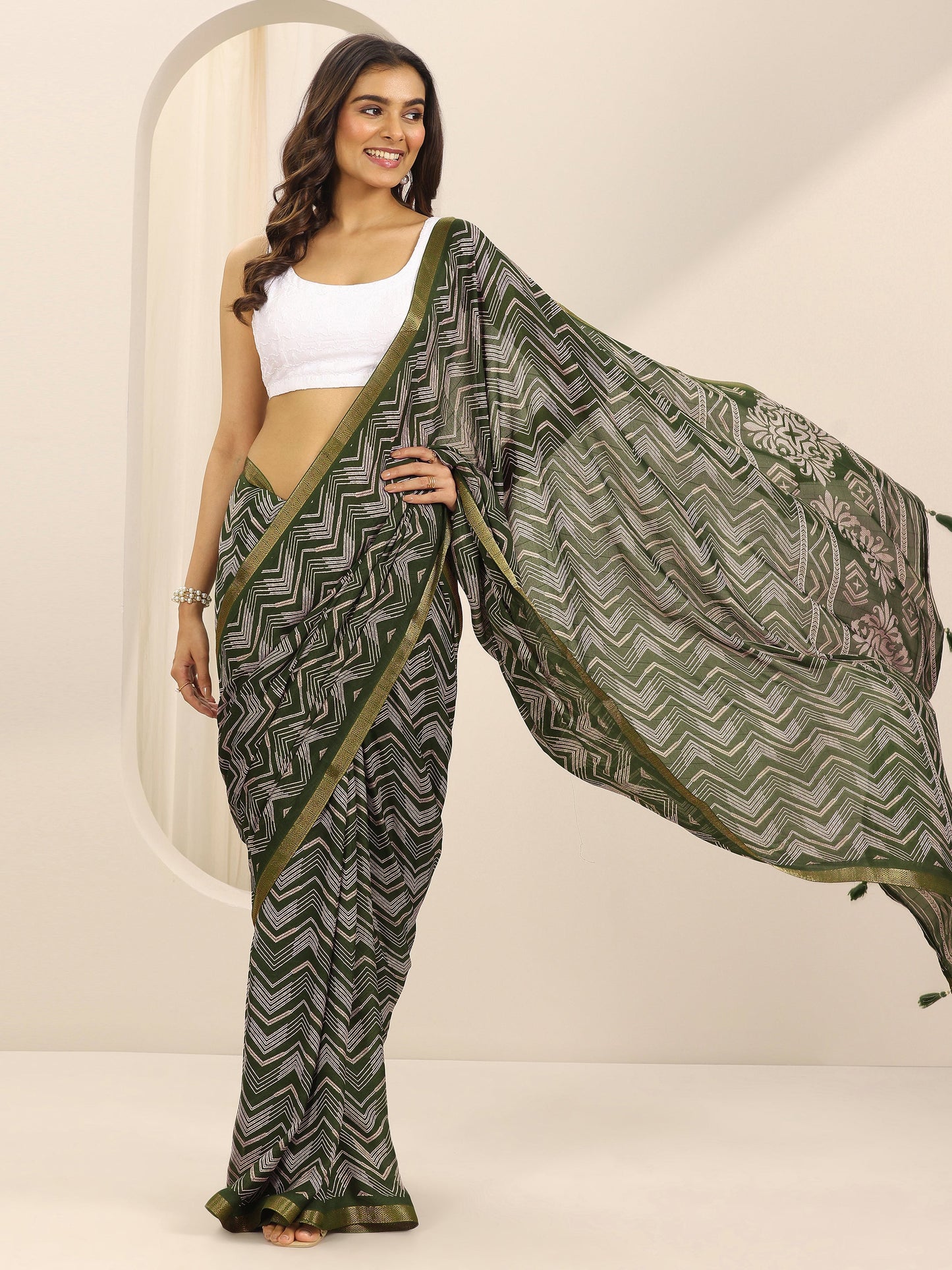 Green Printed Georgette Saree With Unstitched Blouse Piece