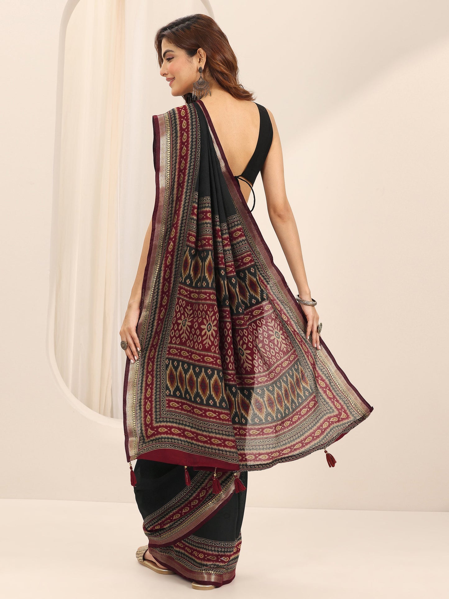 Black Solid Cotton Silk Saree With Unstitched Blouse Piece