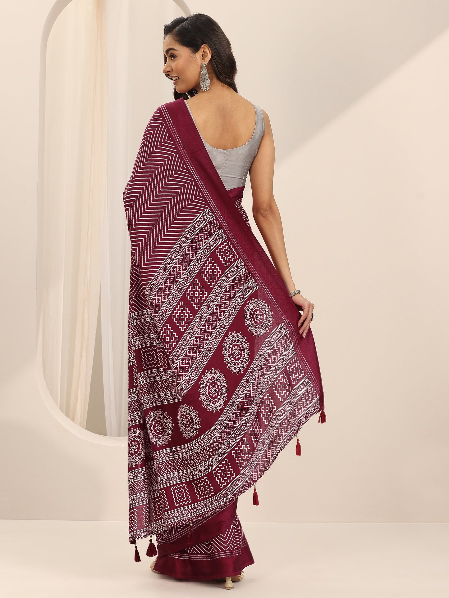 Maroon Printed Georgette Saree With Unstitched Blouse Piece