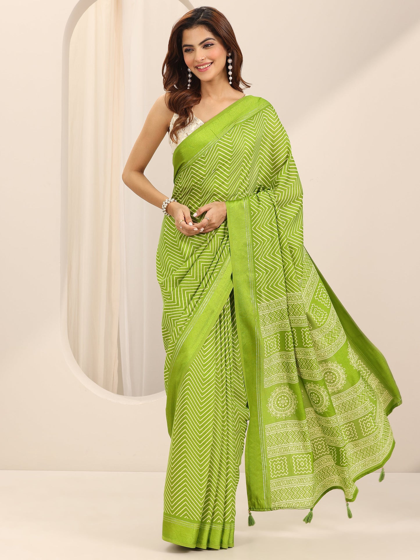 Lime Green Printed Georgette Saree With Unstitched Blouse Piece