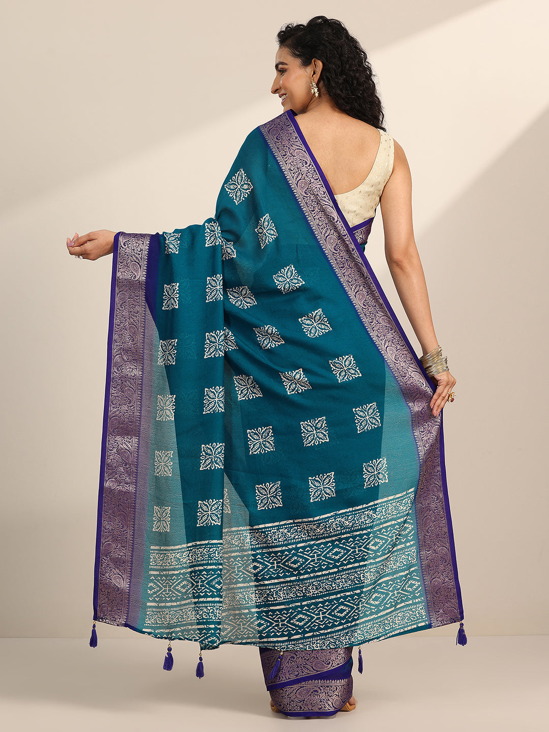 Teal Printed Georgette Saree With Unstitched Blouse Piece