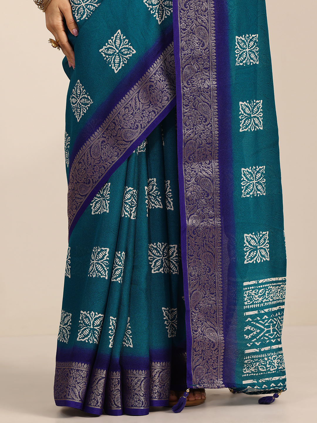Teal Printed Georgette Saree With Unstitched Blouse Piece