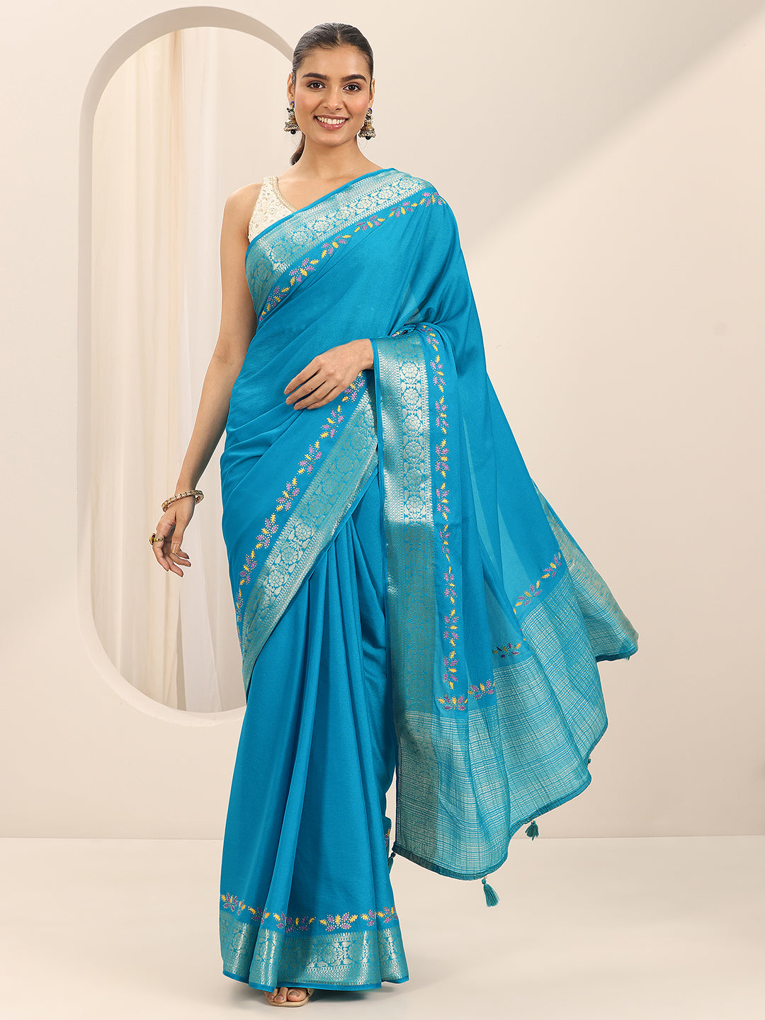 Turquoise Solid Crepe Saree With Unstitched Blouse Piece