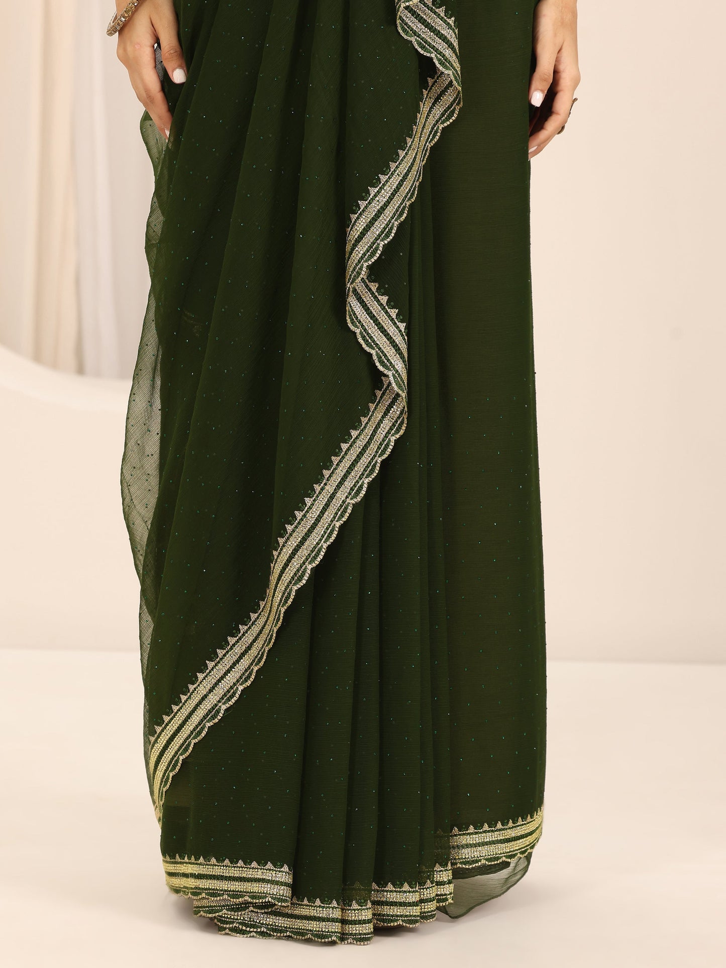 Green Solid Chiffon Saree With Unstitched Blouse Piece