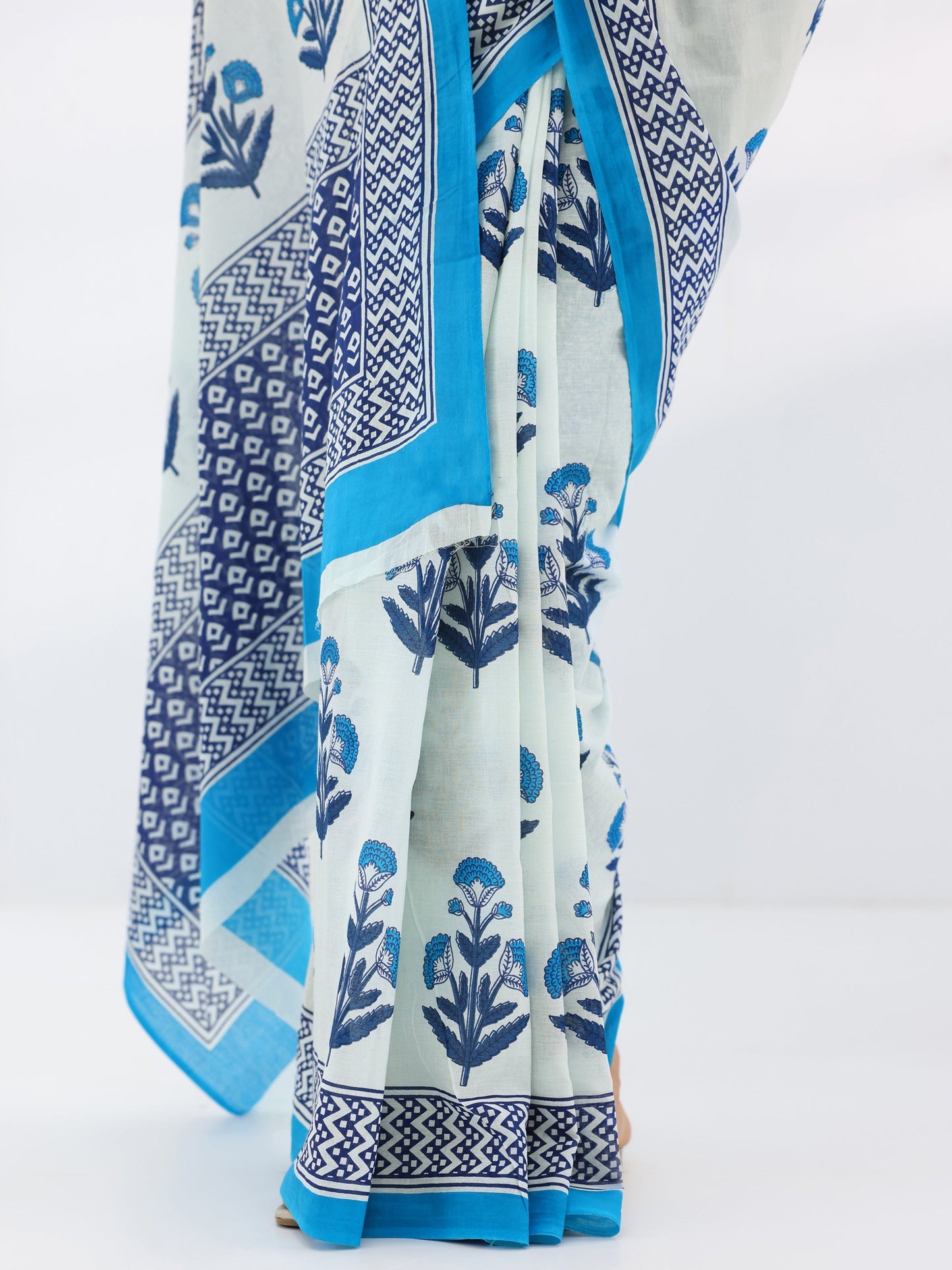 White Printed Cotton Saree With Unstitched Blouse Piece