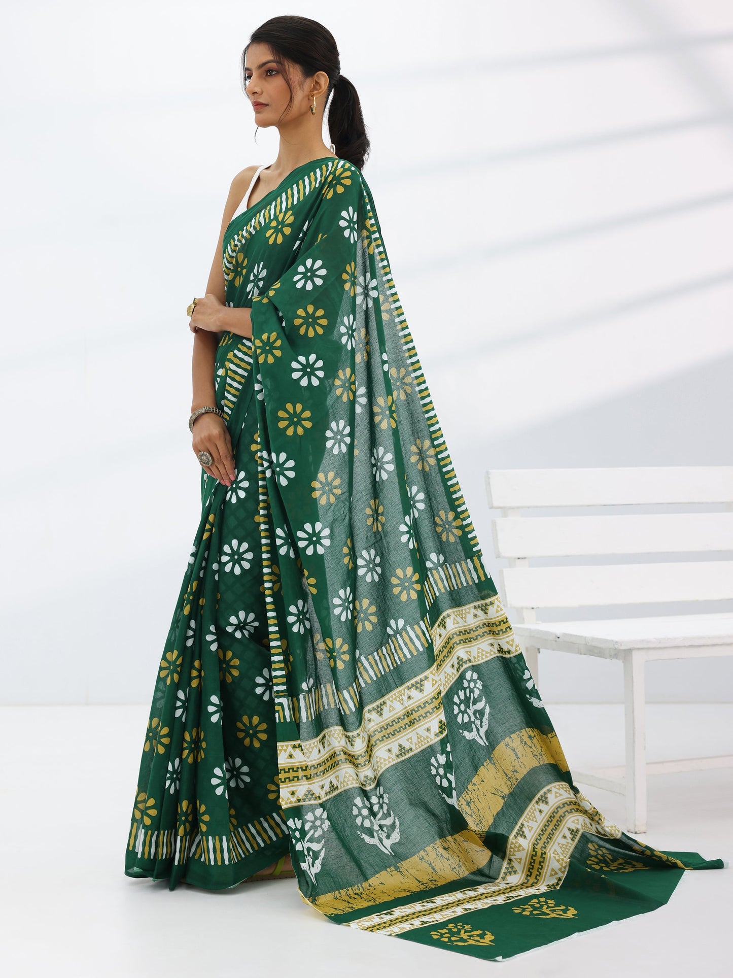 Green Printed Cotton Saree With Unstitched Blouse Piece