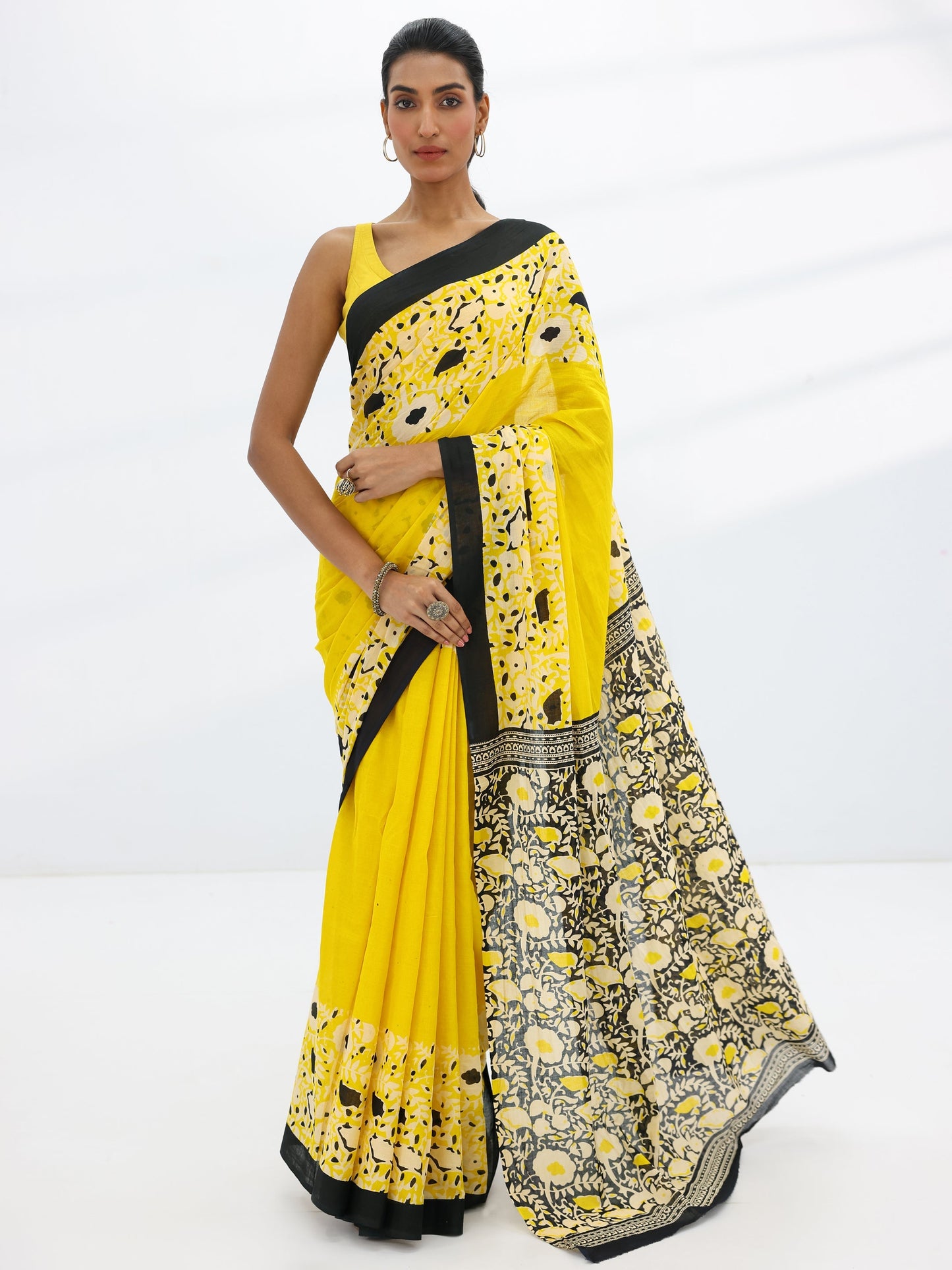 Yellow Printed Cotton Saree With Unstitched Blouse Piece