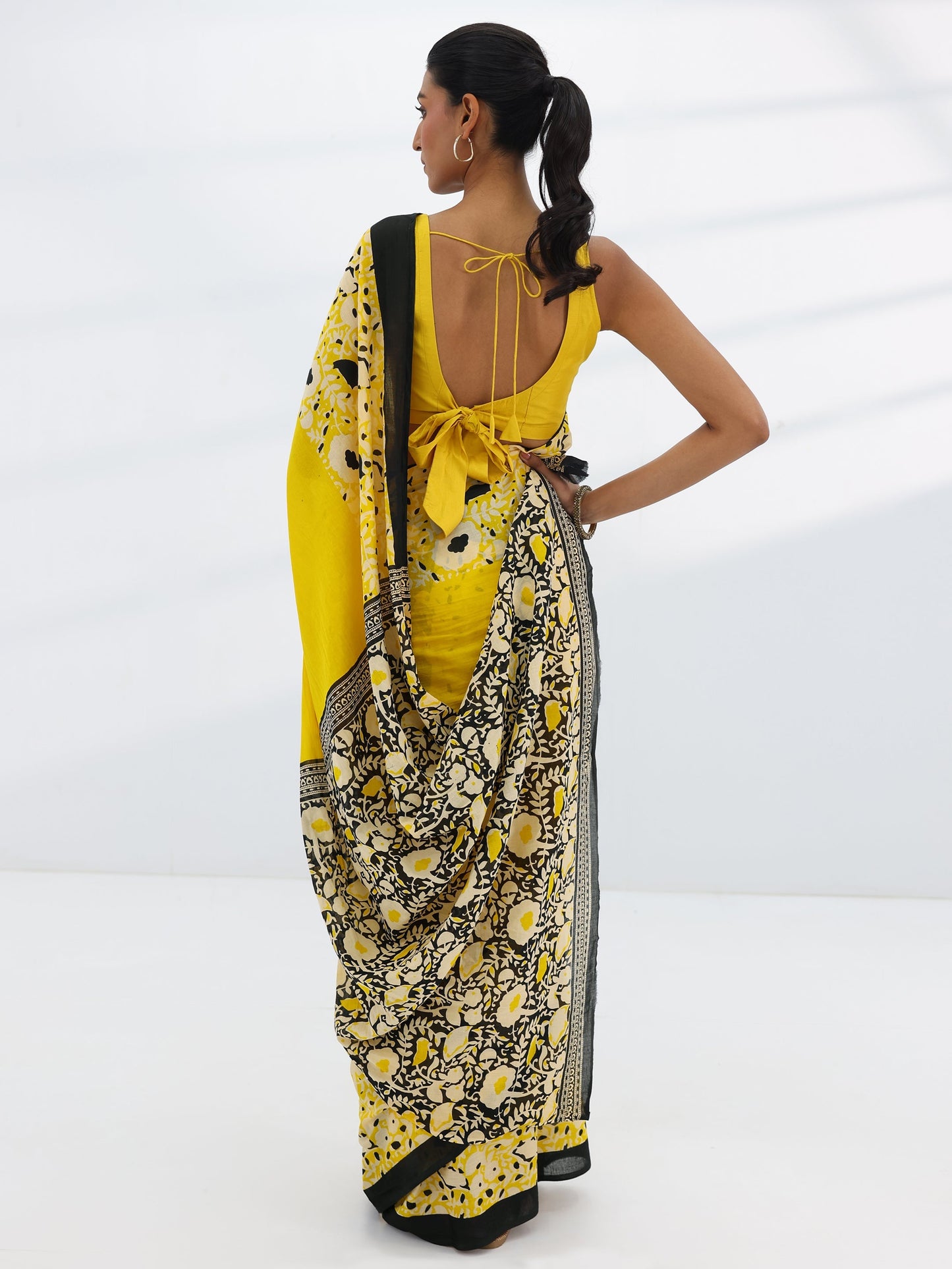 Yellow Printed Cotton Saree With Unstitched Blouse Piece