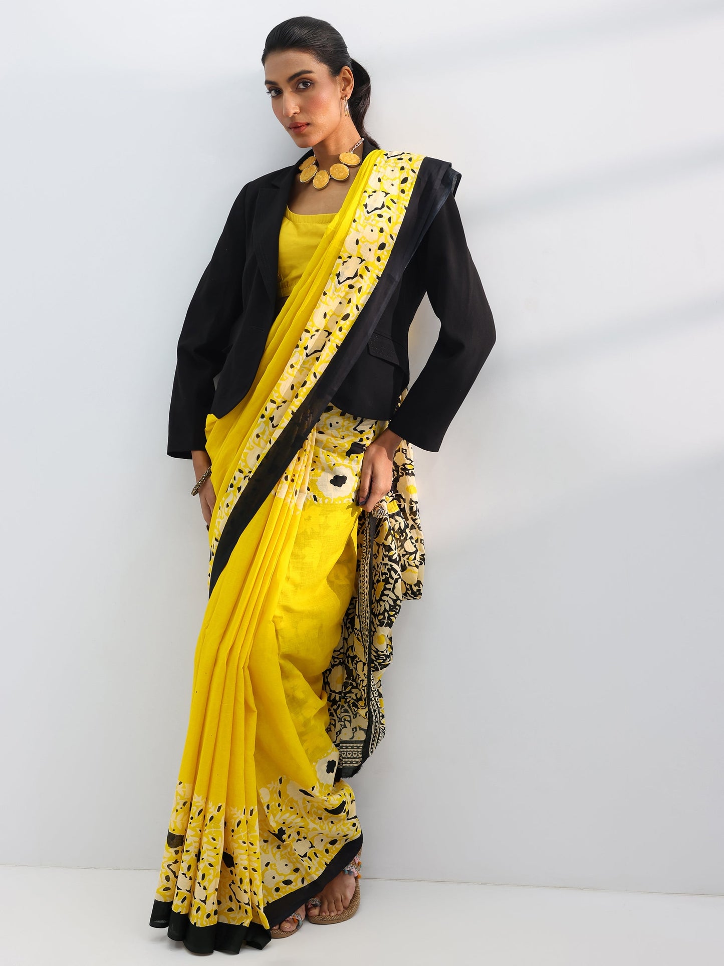 Yellow Printed Cotton Saree With Unstitched Blouse Piece