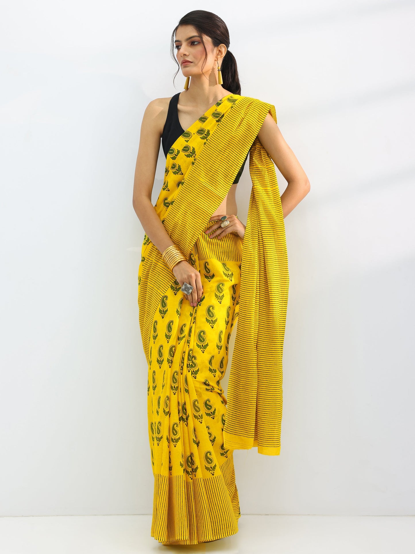 Yellow Printed Cotton Saree With Unstitched Blouse Piece