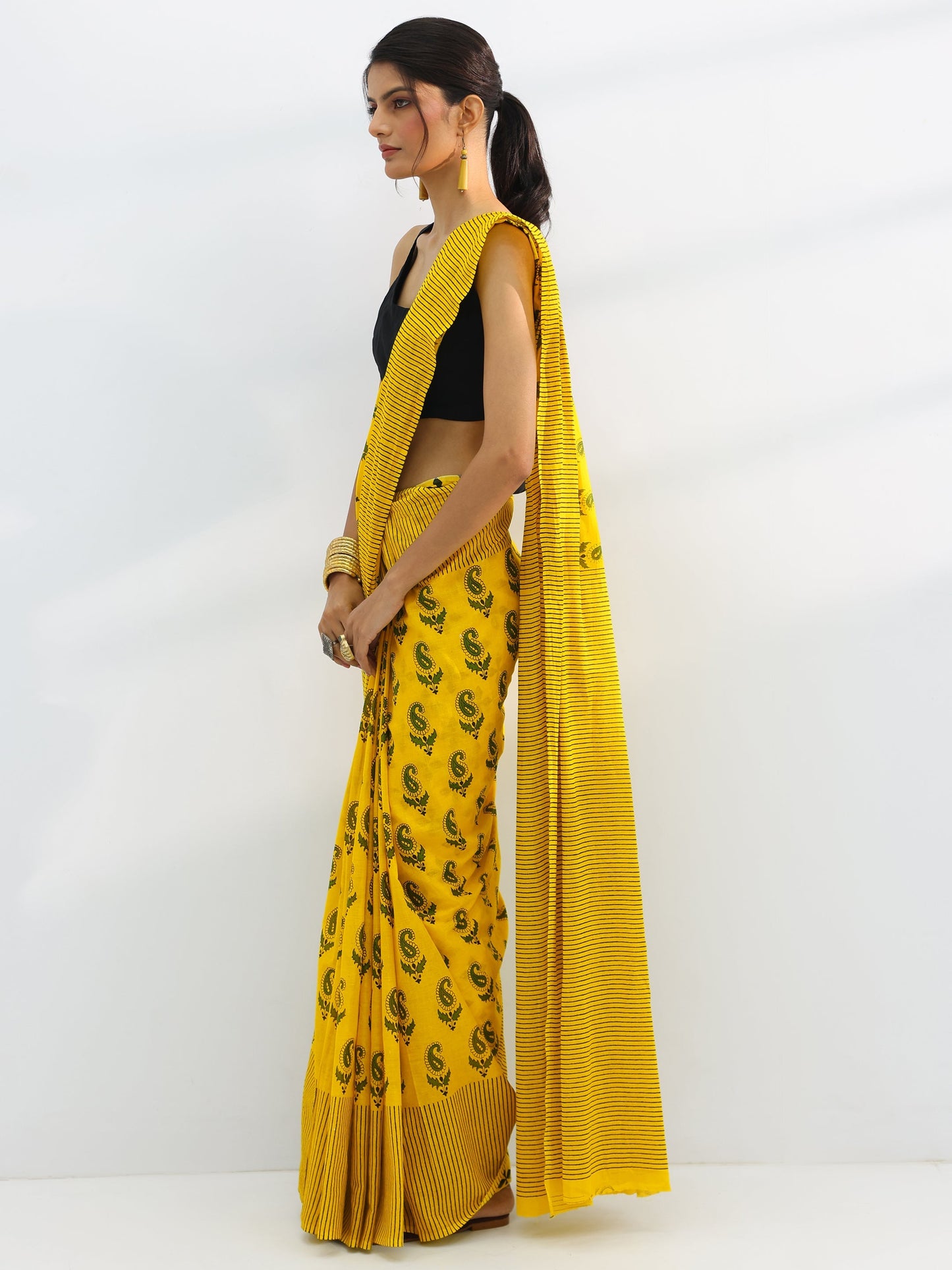 Yellow Printed Cotton Saree With Unstitched Blouse Piece