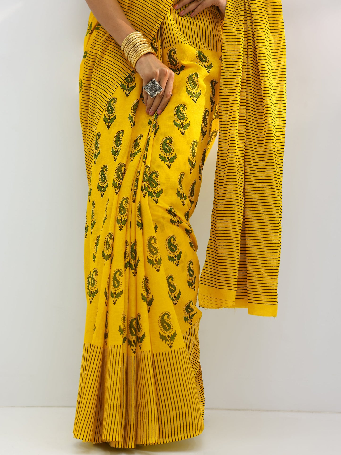 Yellow Printed Cotton Saree With Unstitched Blouse Piece