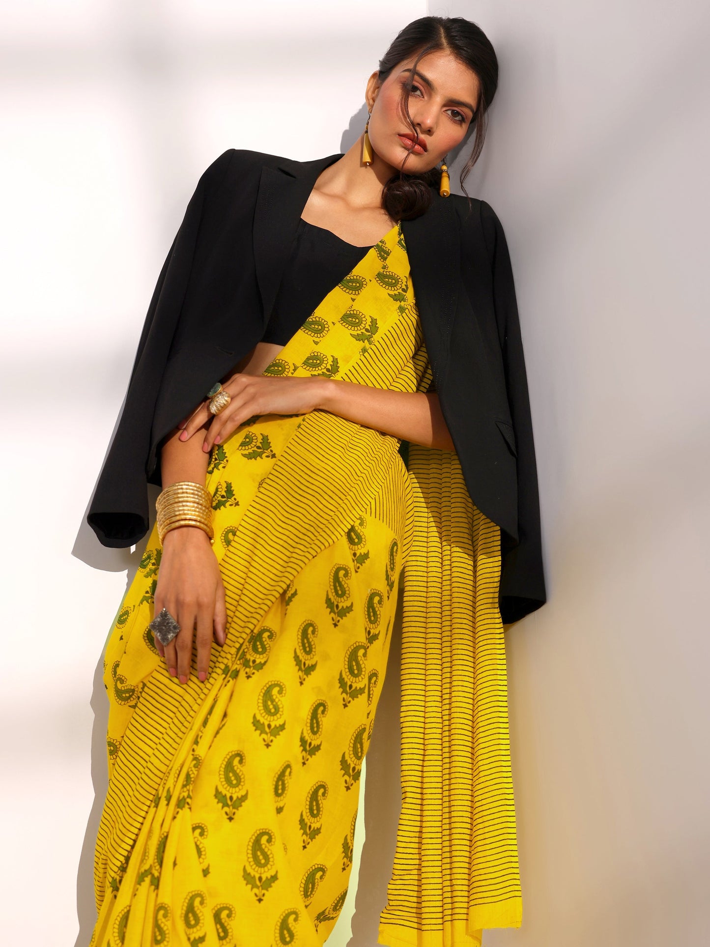 Yellow Printed Cotton Saree With Unstitched Blouse Piece
