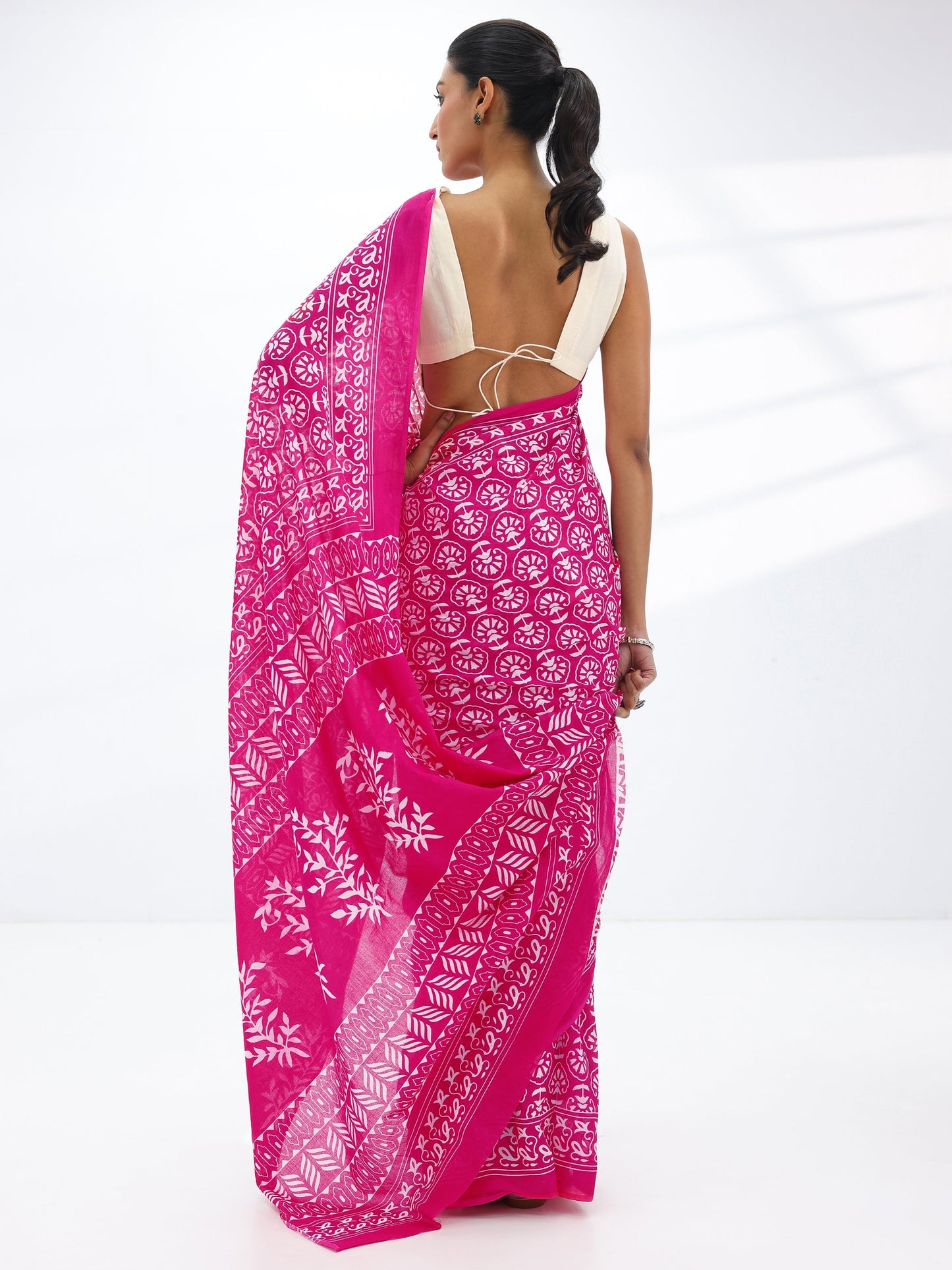 Pink Printed Cotton Saree With Unstitched Blouse Piece
