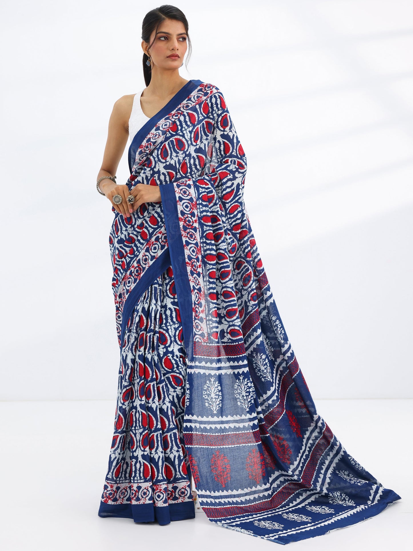 Navy Blue Printed Cotton Saree With Unstitched Blouse Piece