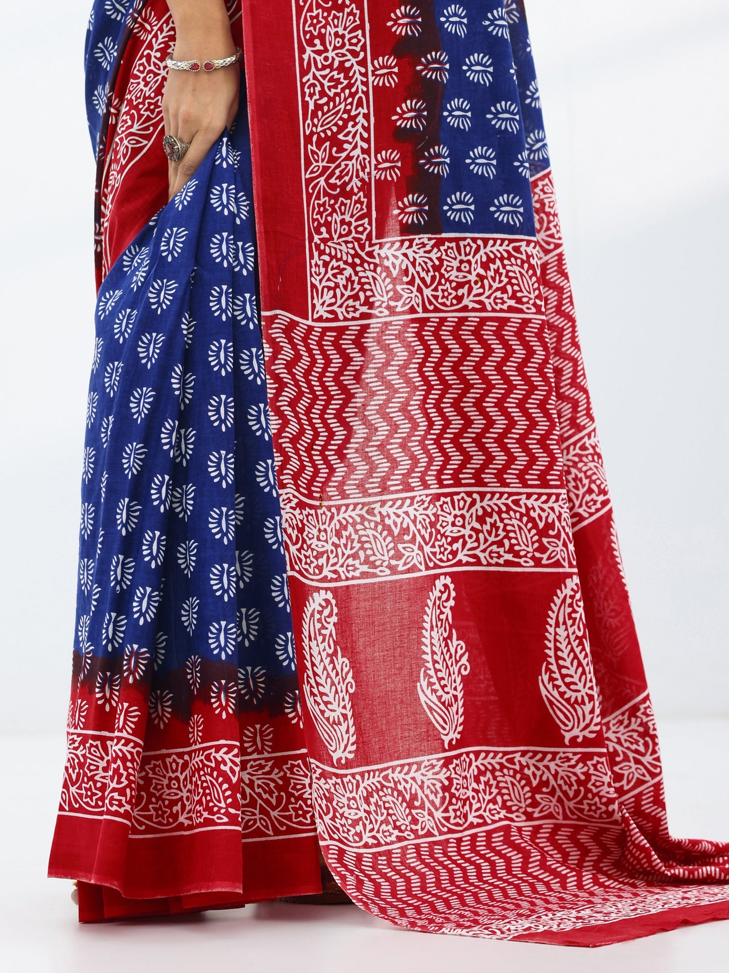 Navy Blue Printed Cotton Saree With Unstitched Blouse Piece