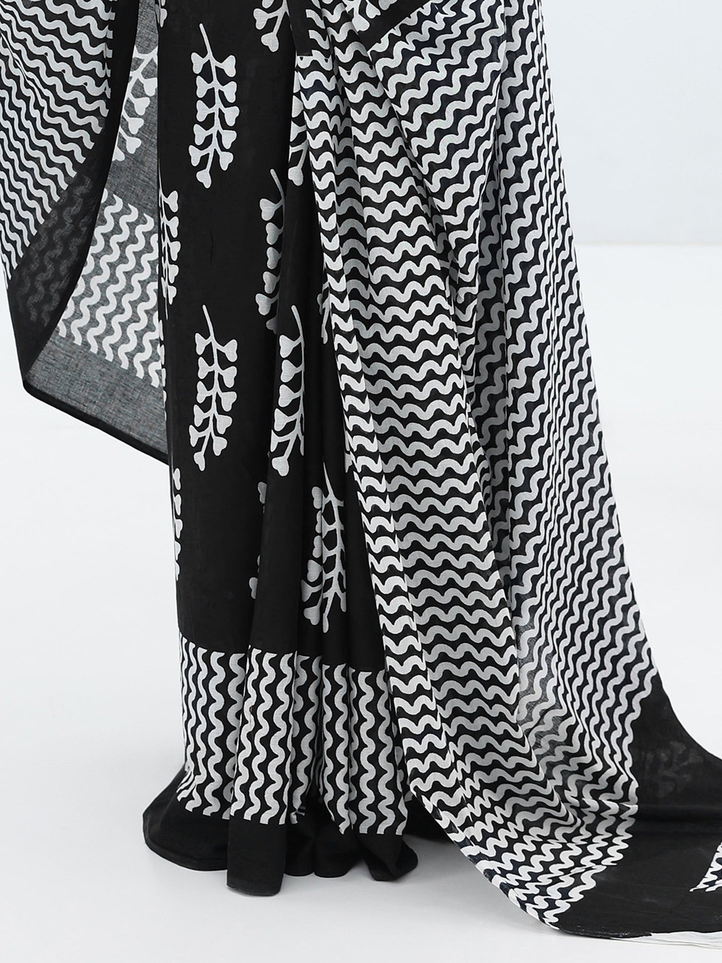 Black Printed Cotton Saree With Unstitched Blouse Piece