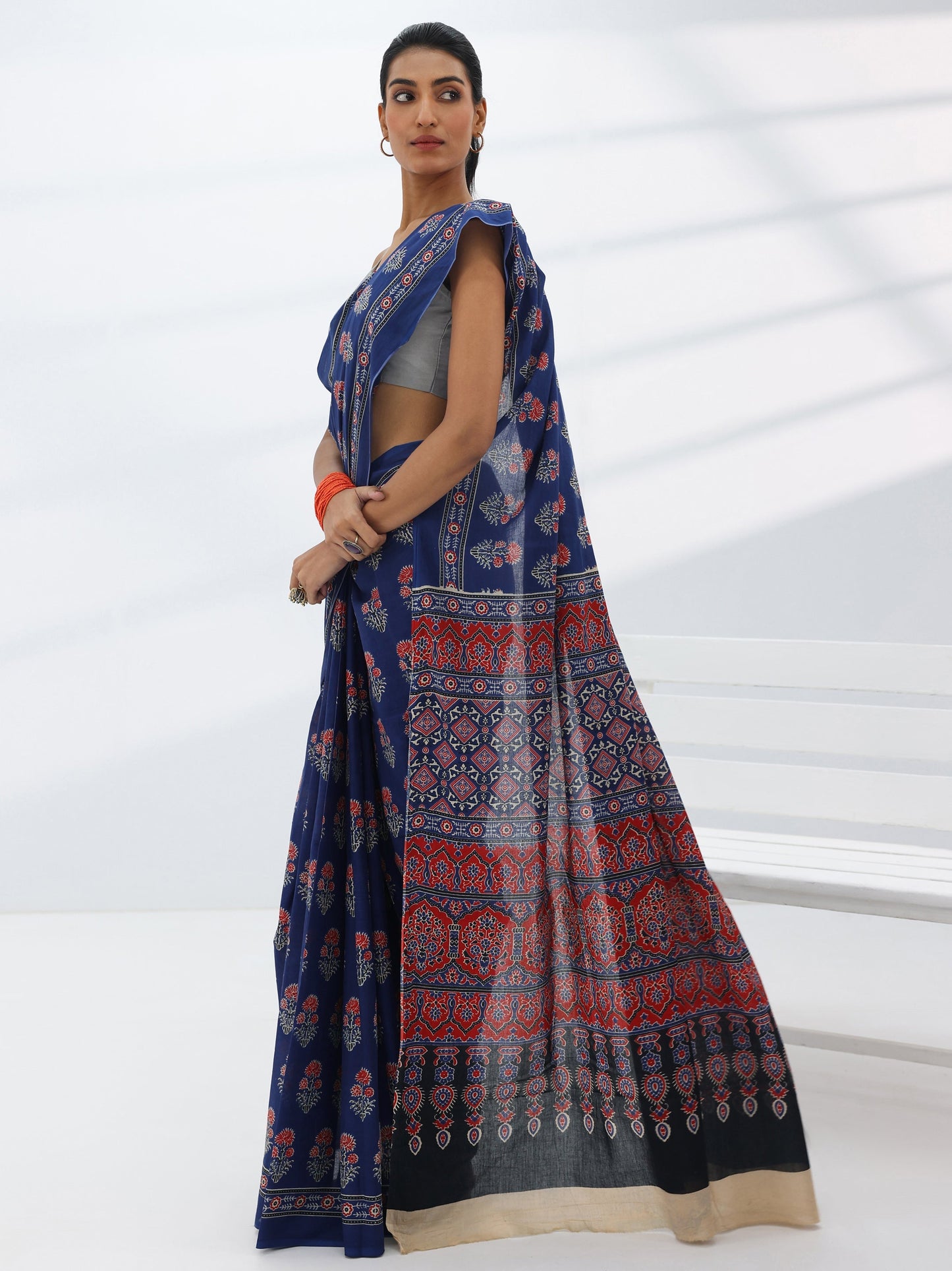 Blue Printed Cotton Saree With Unstitched Blouse Piece