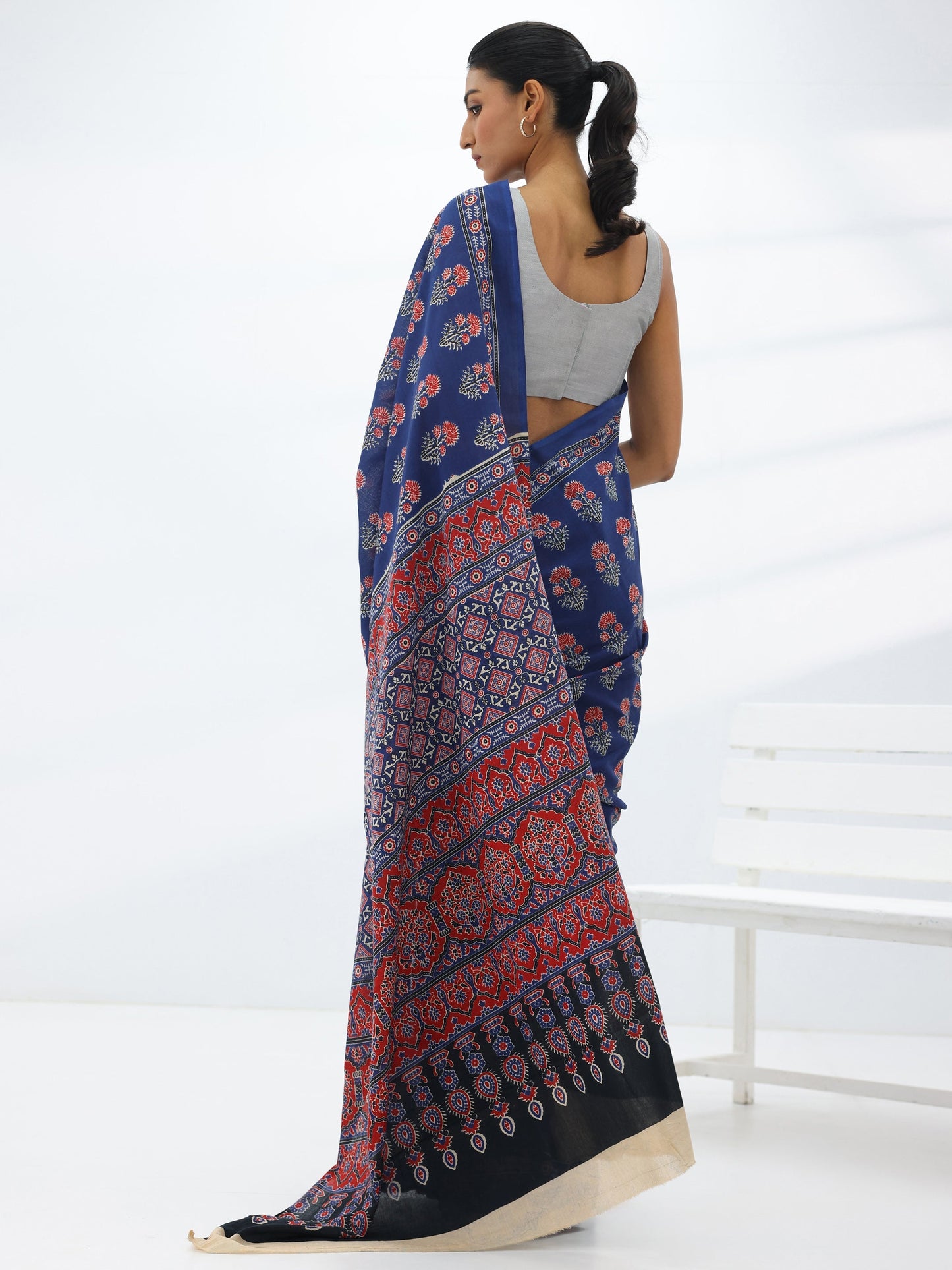 Blue Printed Cotton Saree With Unstitched Blouse Piece